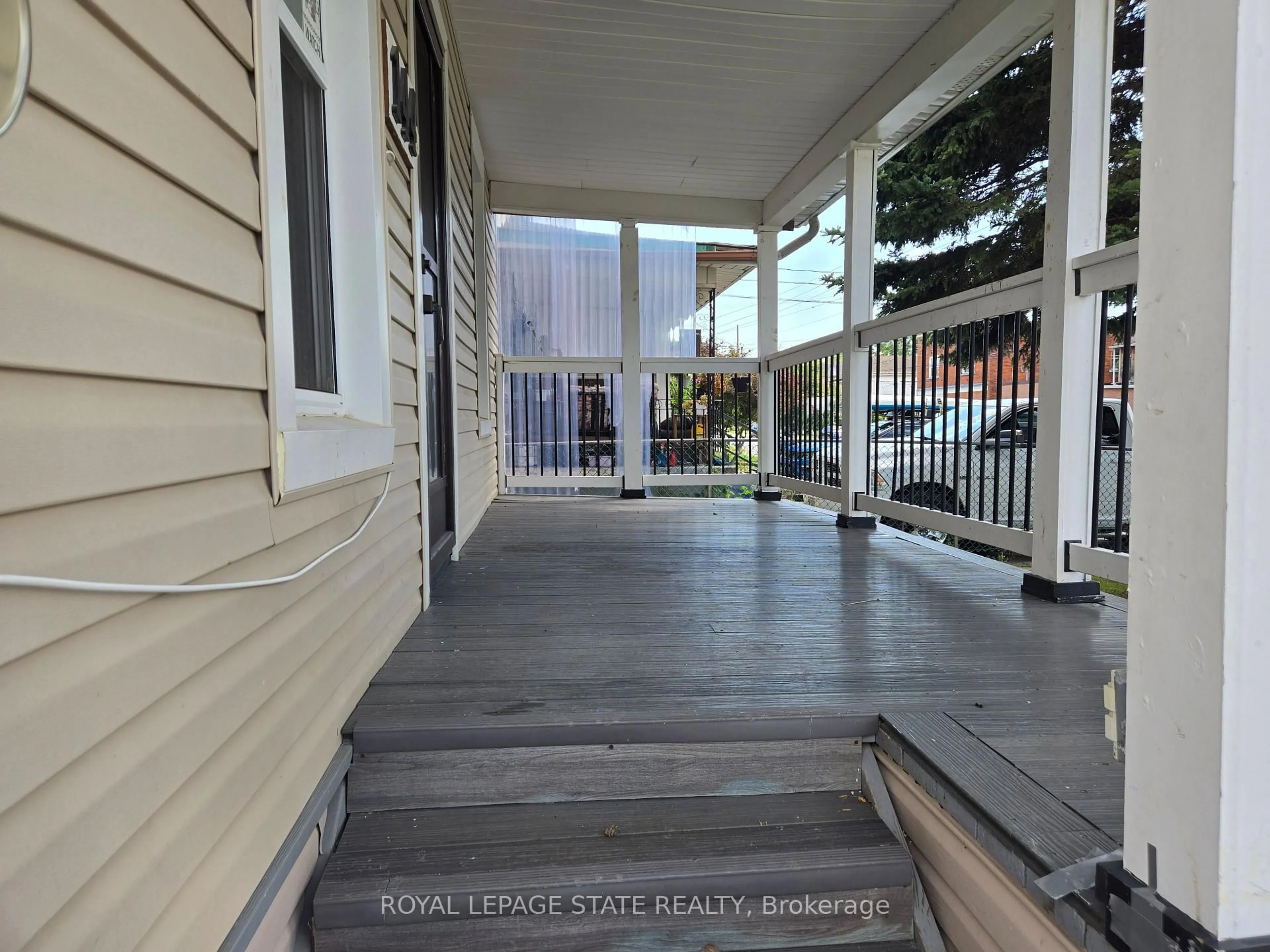 Unknown for 144 Burgar St, Welland Ontario L3B 2S8