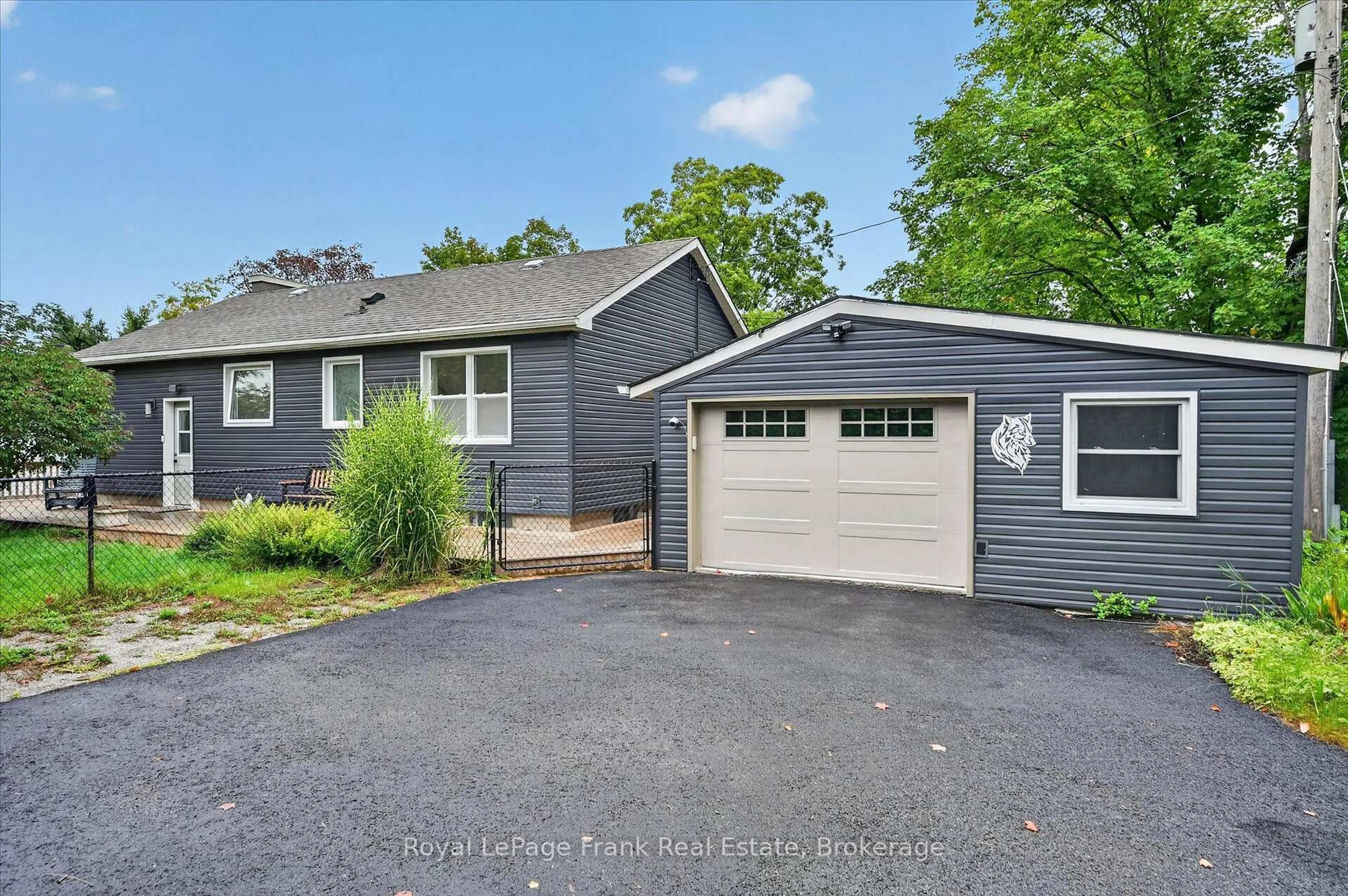 Home with vinyl exterior material, street for 878 Valleyview Dr, Peterborough Ontario K9J 6R1