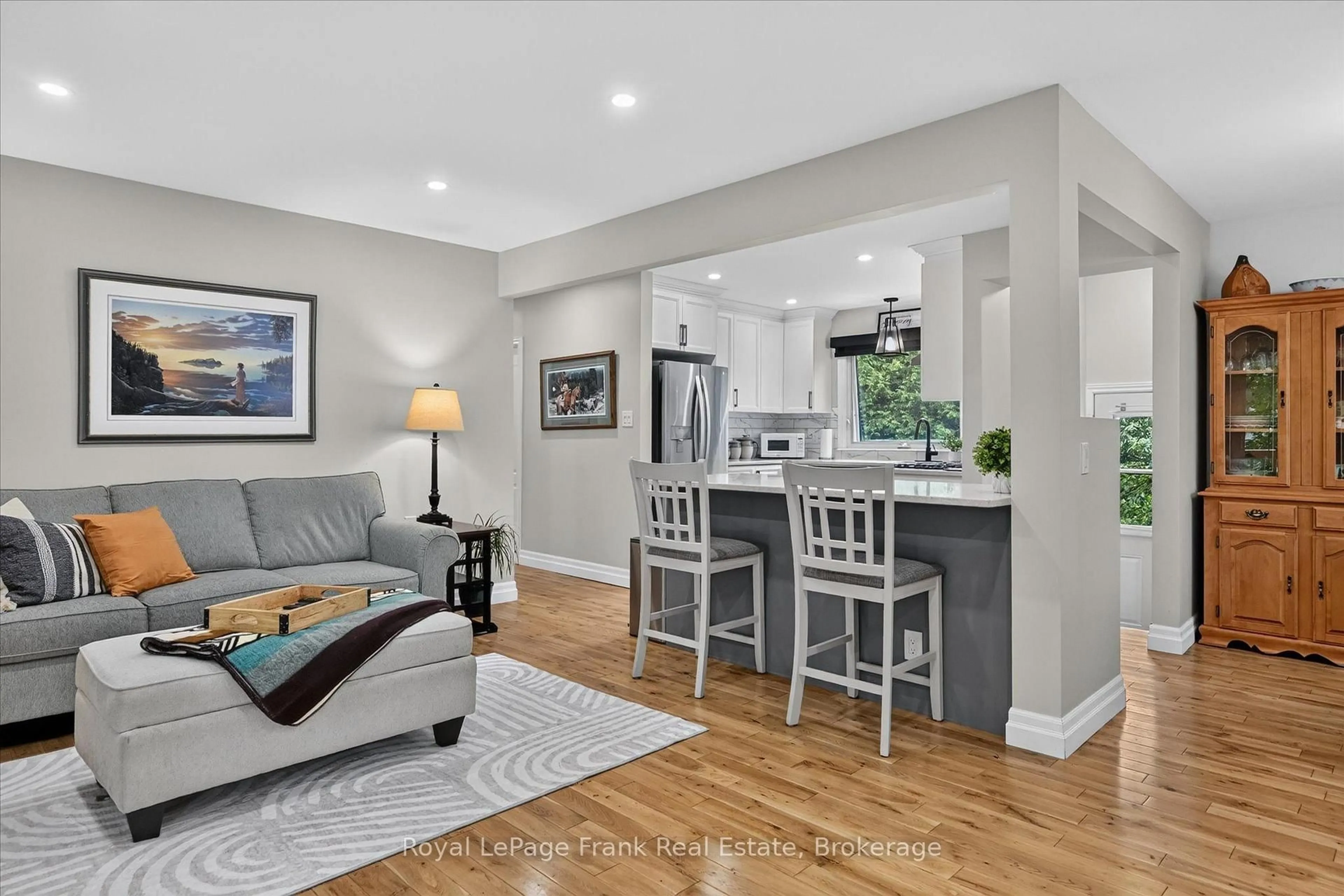 Open concept kitchen, unknown for 878 Valleyview Dr, Peterborough Ontario K9J 6R1