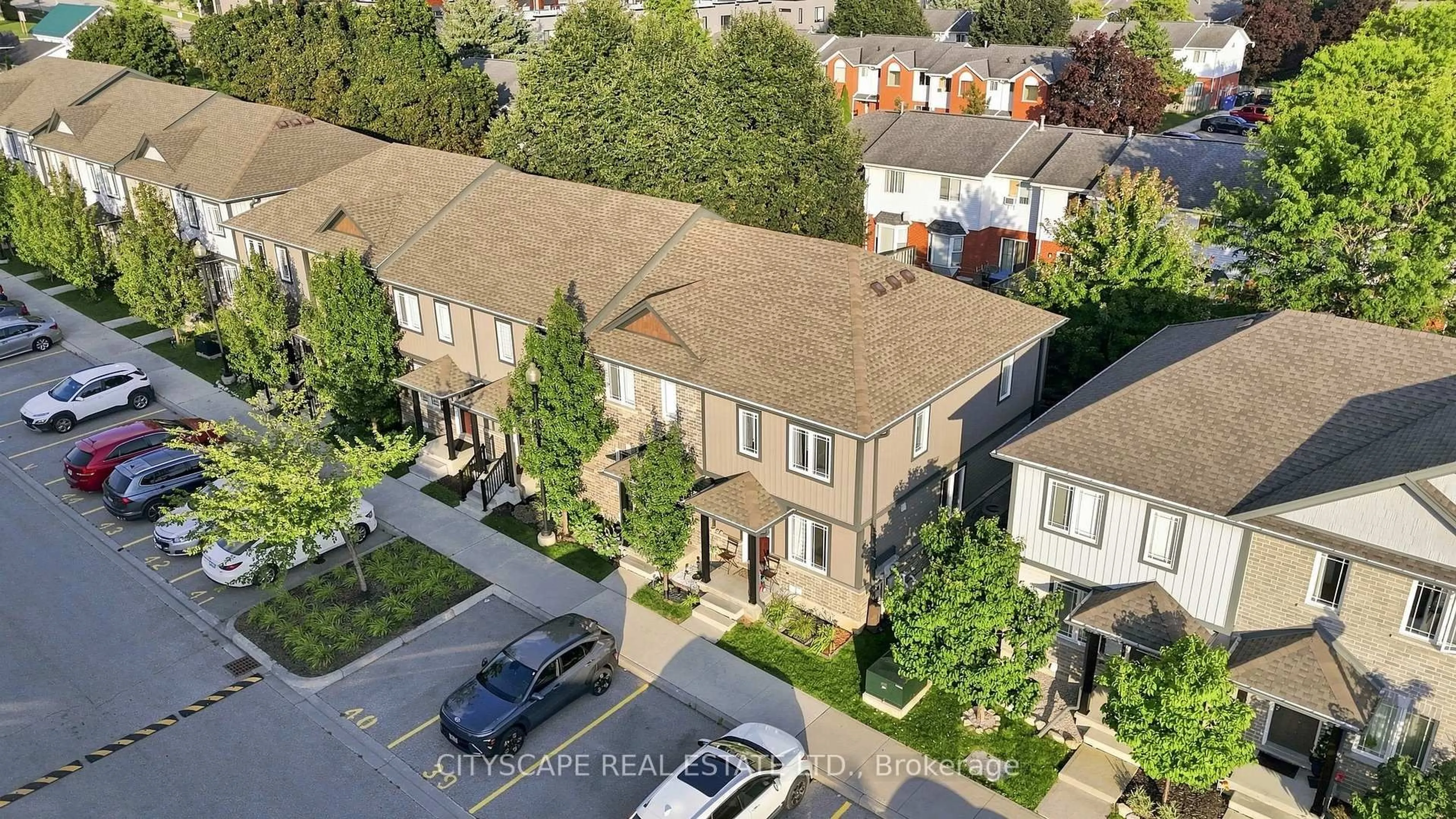 A pic from outside/outdoor area/front of a property/back of a property/a pic from drone, street for 350 Dundas St #37, Cambridge Ontario N1T 0C9