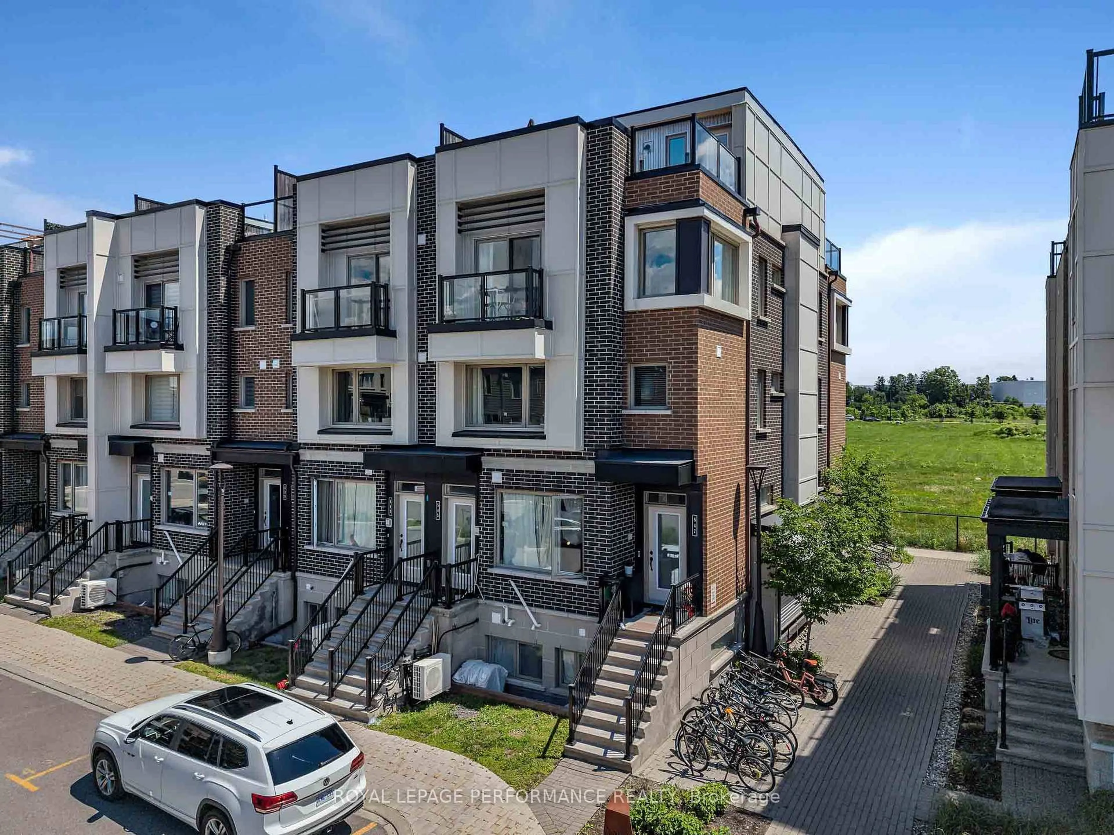 A pic from outside/outdoor area/front of a property/back of a property/a pic from drone, street for 547 Ozawa Private, Ottawa Ontario K1K 4Z8