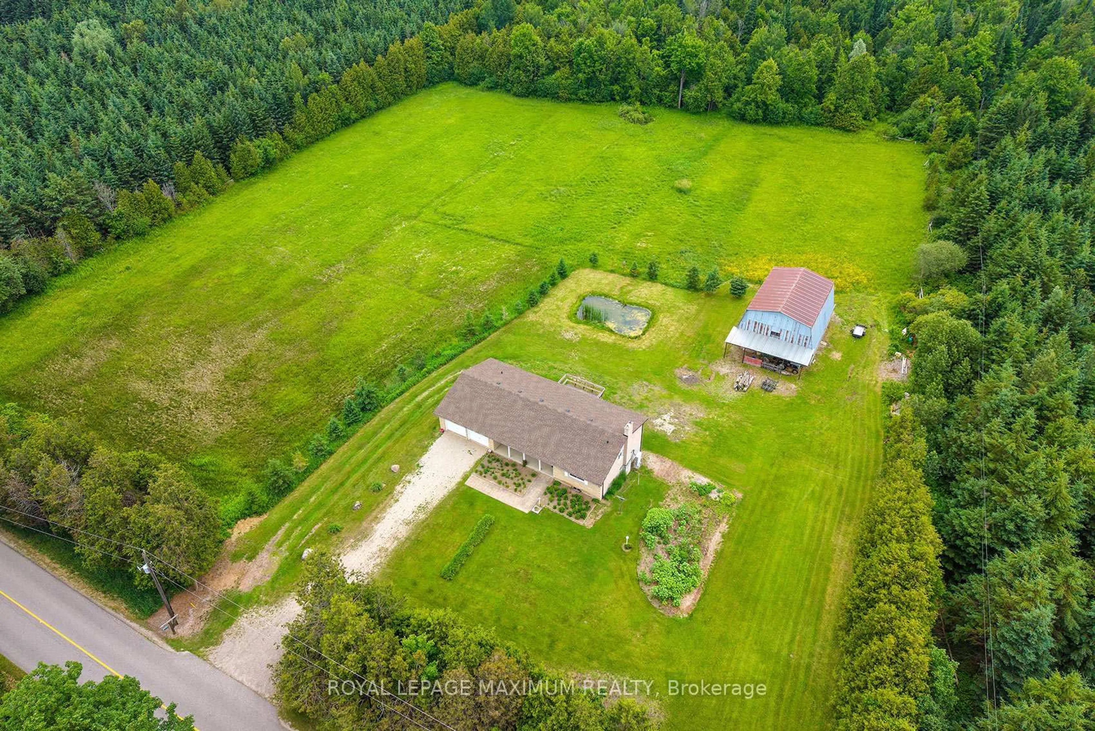 A pic from outside/outdoor area/front of a property/back of a property/a pic from drone, unknown for 5575 7 Line, Guelph/Eramosa Ontario N0B 2K0