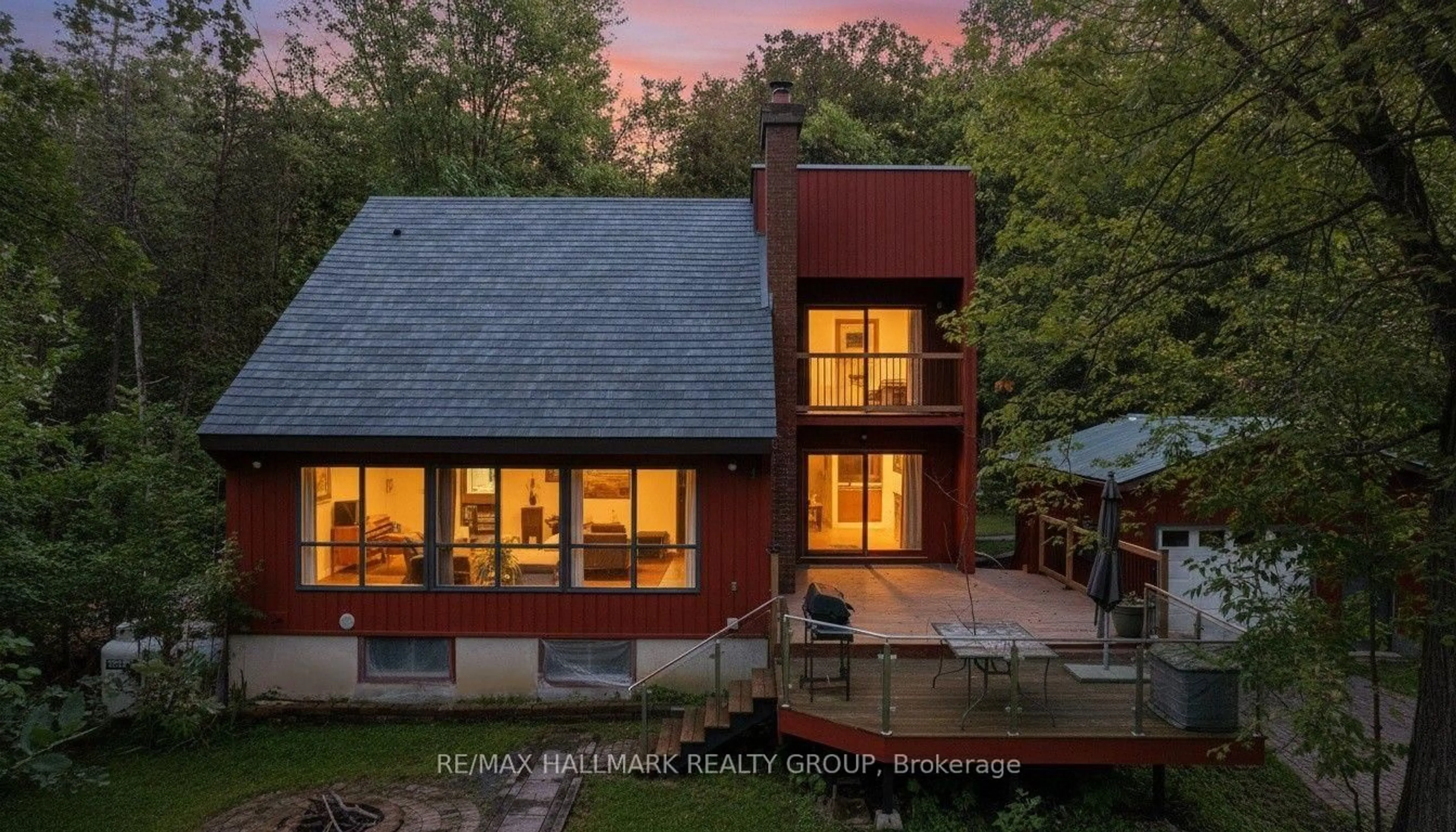A pic from outside/outdoor area/front of a property/back of a property/a pic from drone, unknown for 201 Moorhead Dr, Fitzroy Harbour Ontario K0A 1X0