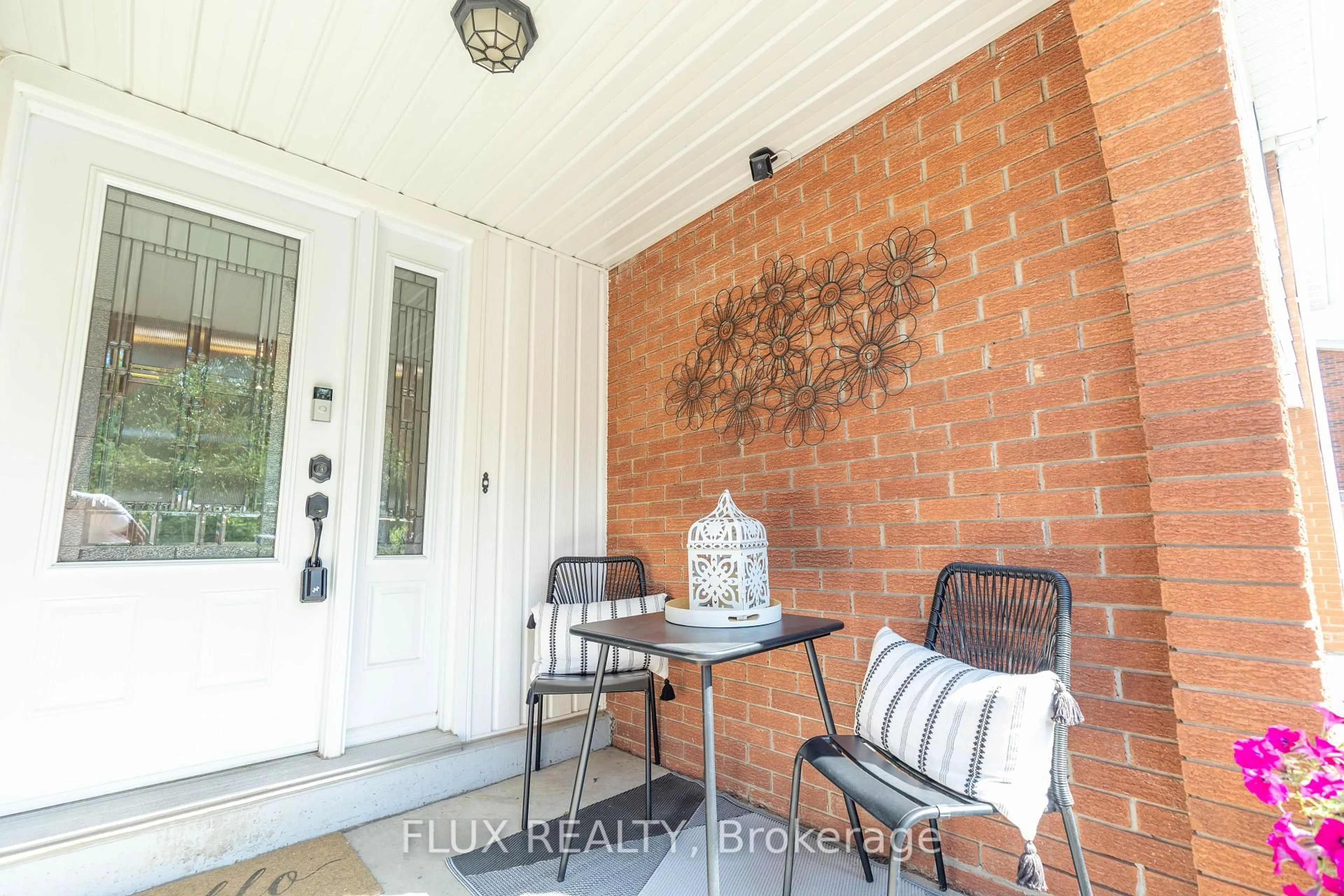 Patio, street for 82 Overlea Dr, Kitchener Ontario N2M 1T1