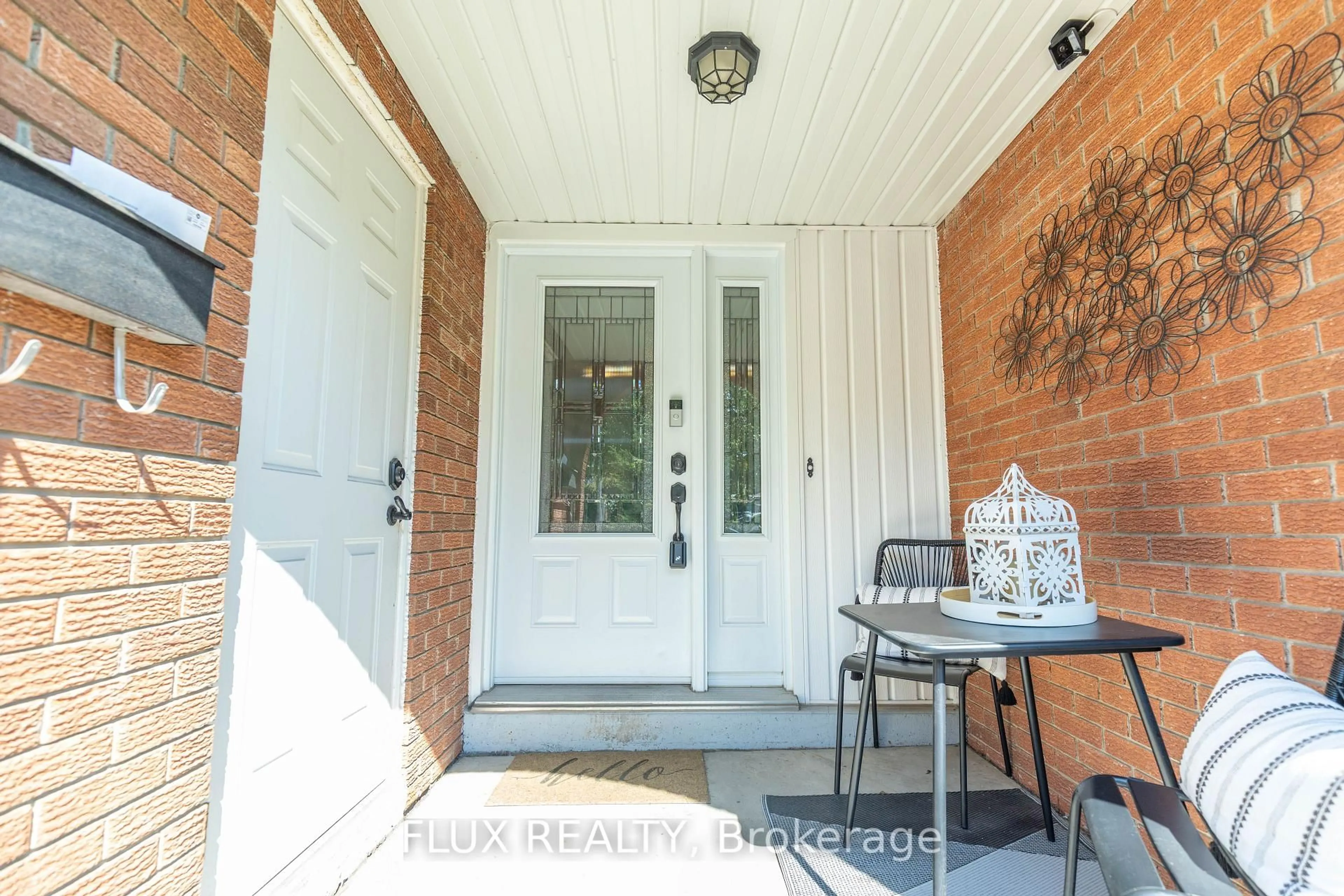 Indoor entryway for 82 Overlea Dr, Kitchener Ontario N2M 1T1