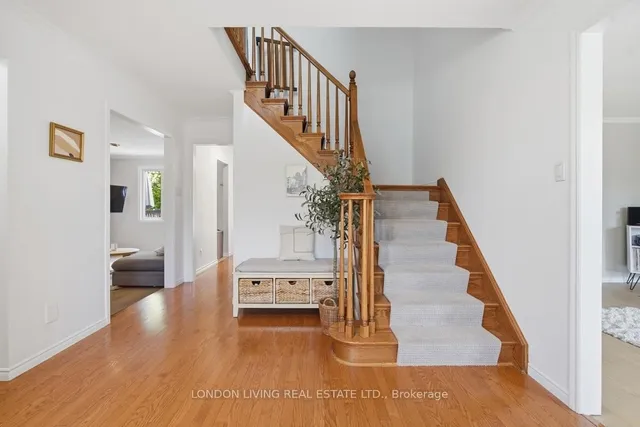 7006 Diane Cres, London South 5