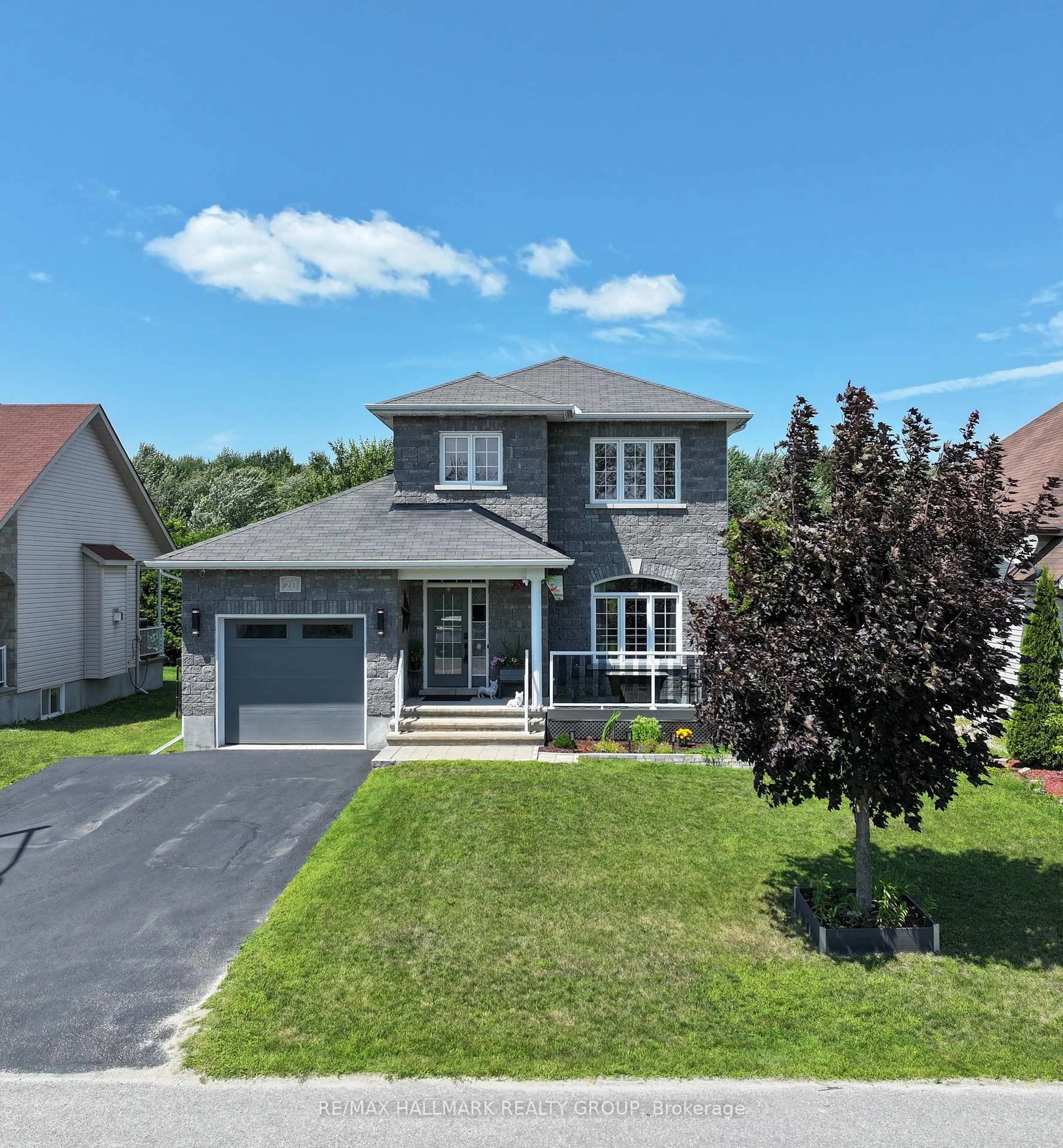A pic from outside/outdoor area/front of a property/back of a property/a pic from drone, street for 20 Dune St, Russell Ontario K0A 2M0