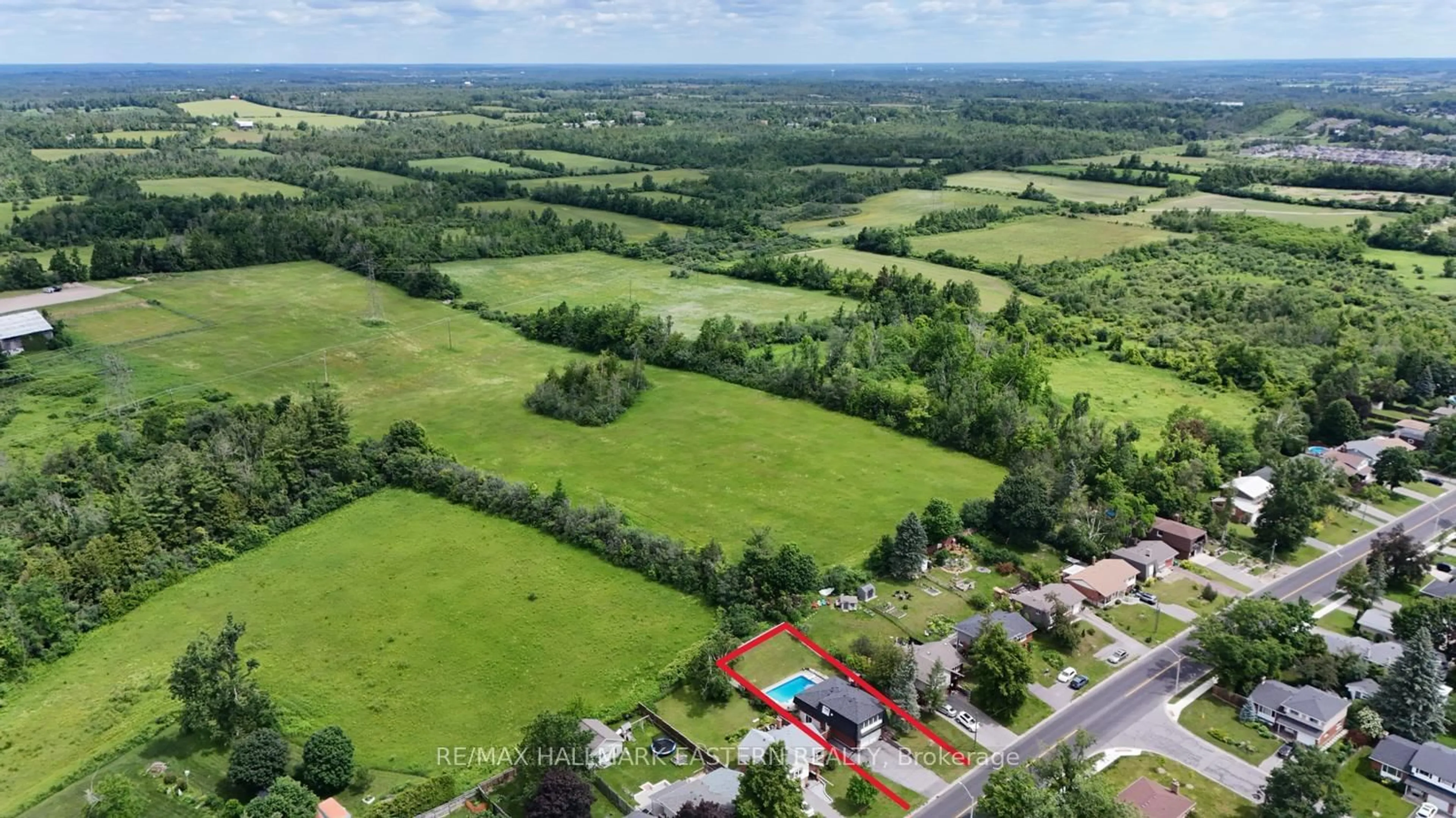 A pic from outside/outdoor area/front of a property/back of a property/a pic from drone, unknown for 1000 Cumberland Ave, Peterborough Ontario K9H 7B2