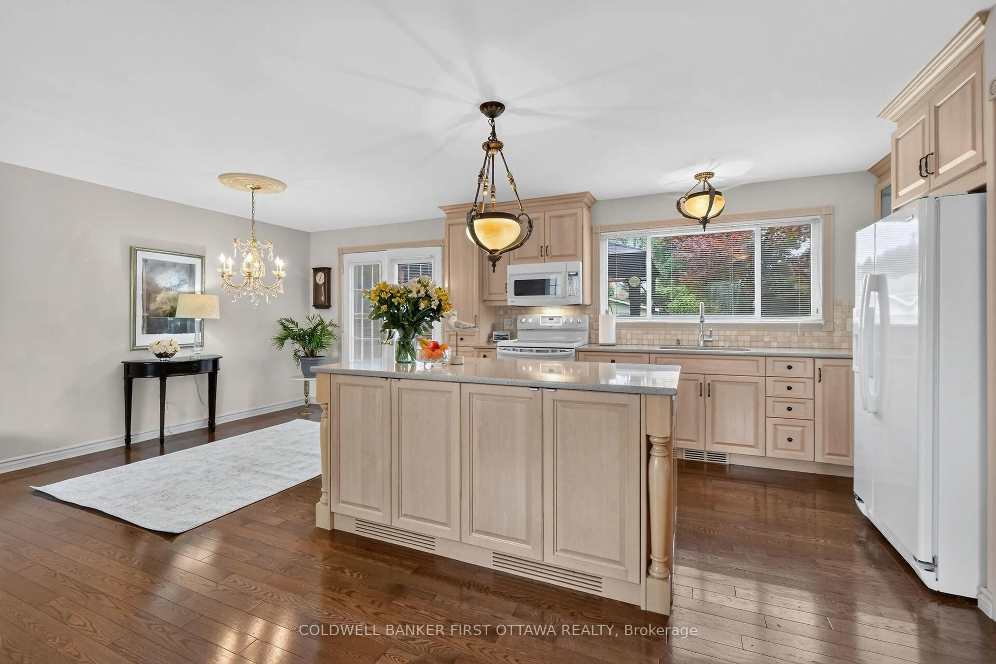 Open concept kitchen, ceramic/tile floor for 1404 Matheson Rd, Ottawa Ontario K1J 8B6