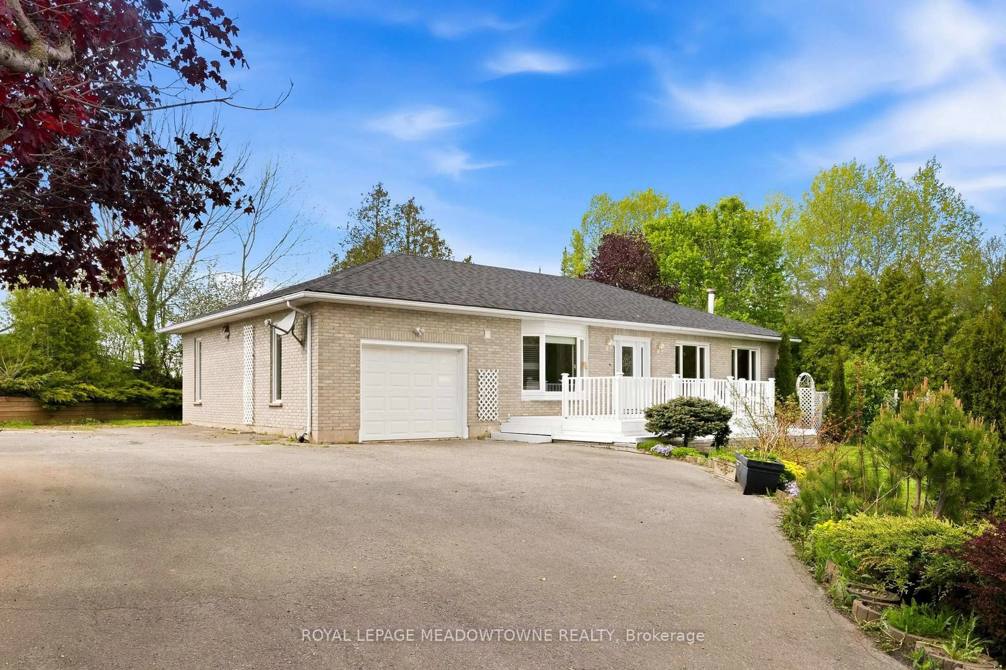 A pic from outside/outdoor area/front of a property/back of a property/a pic from drone, street for 9078 Wellington Rd 124, Erin Ontario N1H 6H7