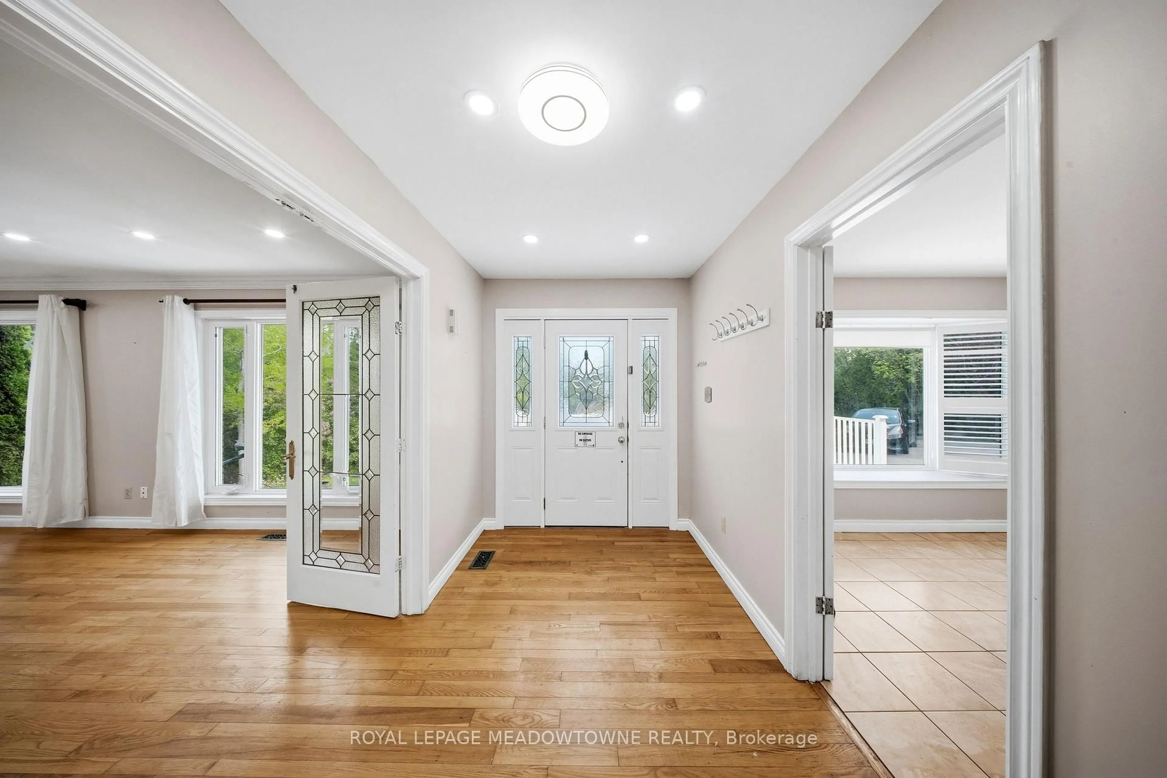 Indoor entryway for 9078 Wellington Rd 124, Erin Ontario N1H 6H7