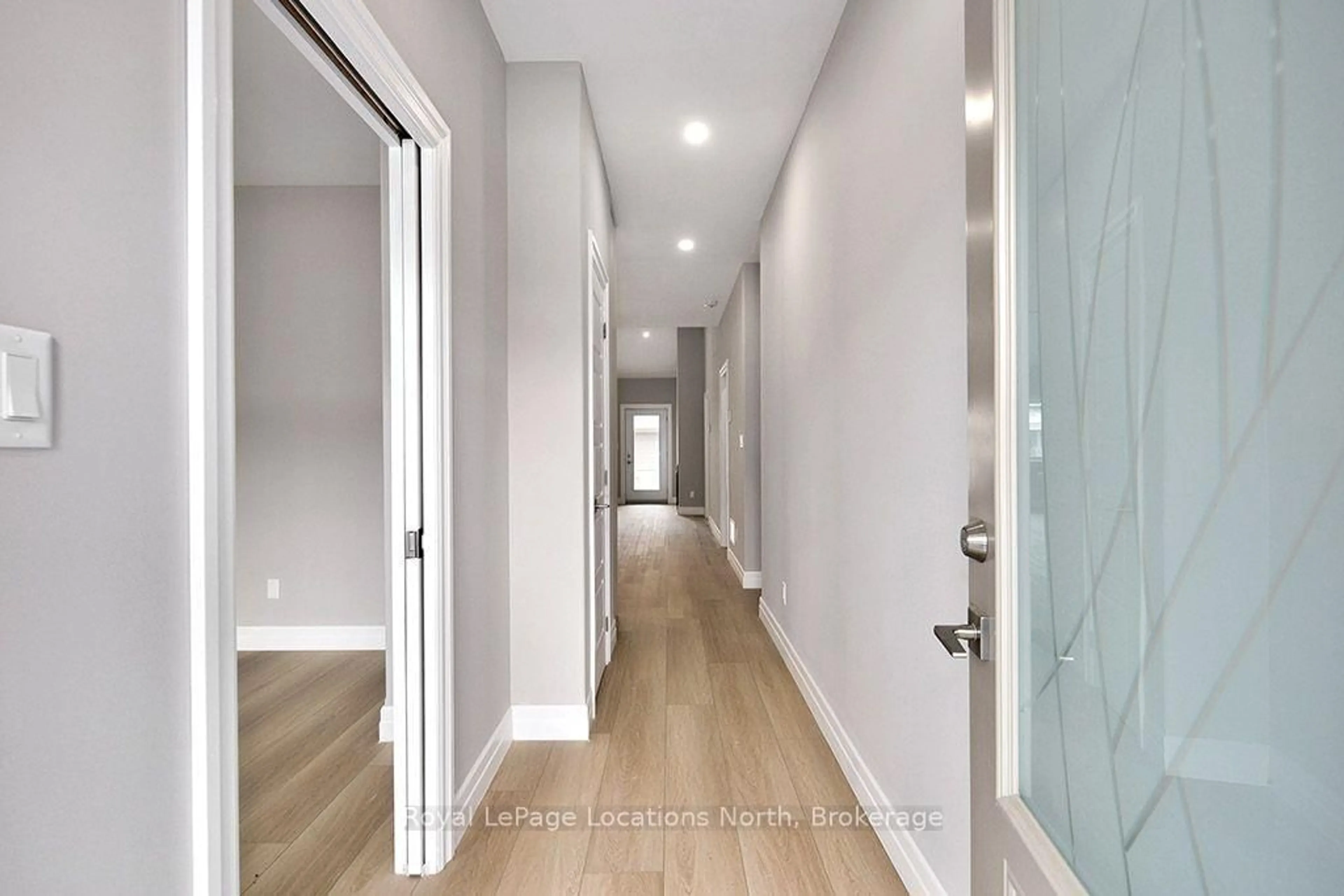 Indoor entryway for 122 Dove Dr, Blue Mountains Ontario N0H 2P0