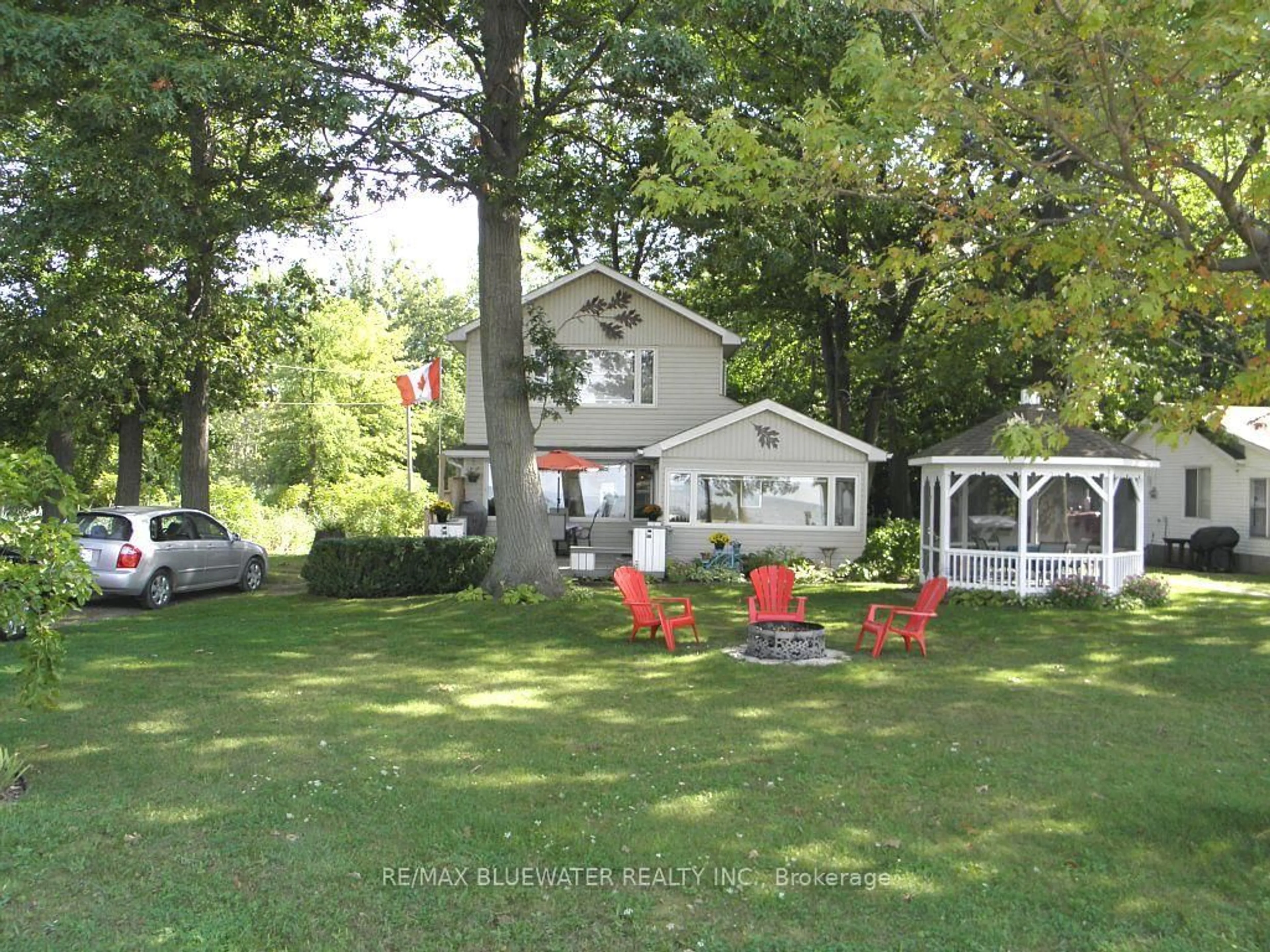 A pic from outside/outdoor area/front of a property/back of a property/a pic from drone, unknown for 9714 Lake Rd, Lambton Shores Ontario N0N 1J1