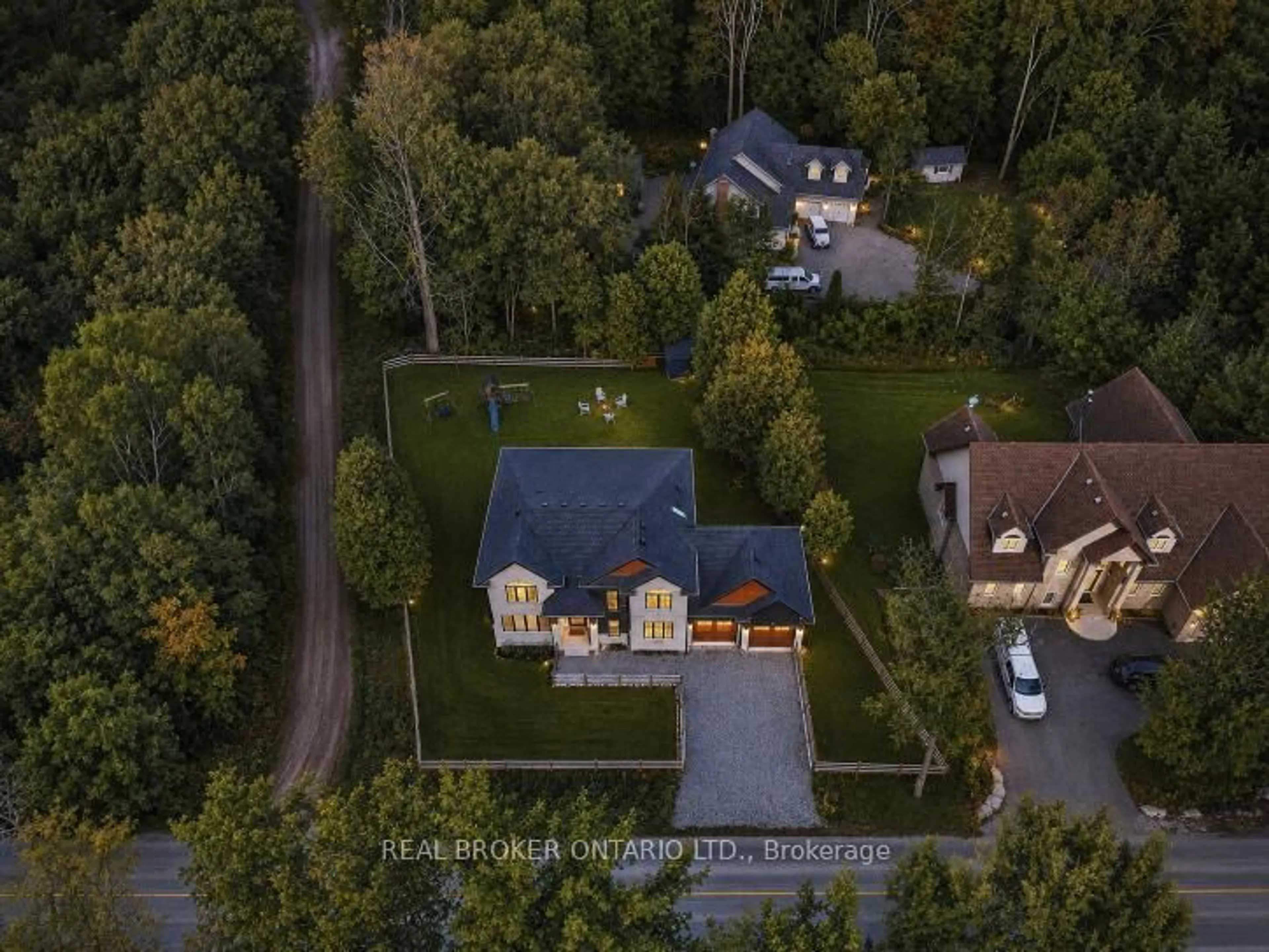 A pic from outside/outdoor area/front of a property/back of a property/a pic from drone, street for 1095 Mineral Springs Rd, Hamilton Ontario L9H 5E3