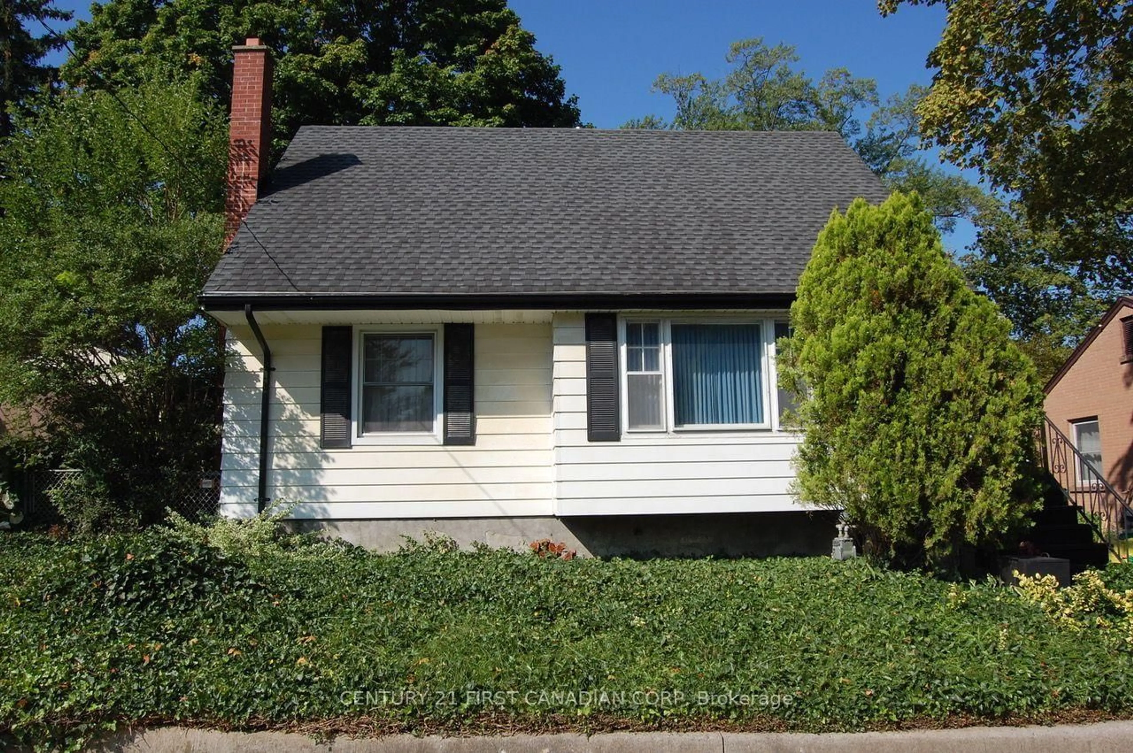 Home with vinyl exterior material, street for 166 Foster Ave, London North Ontario N6H 2L1