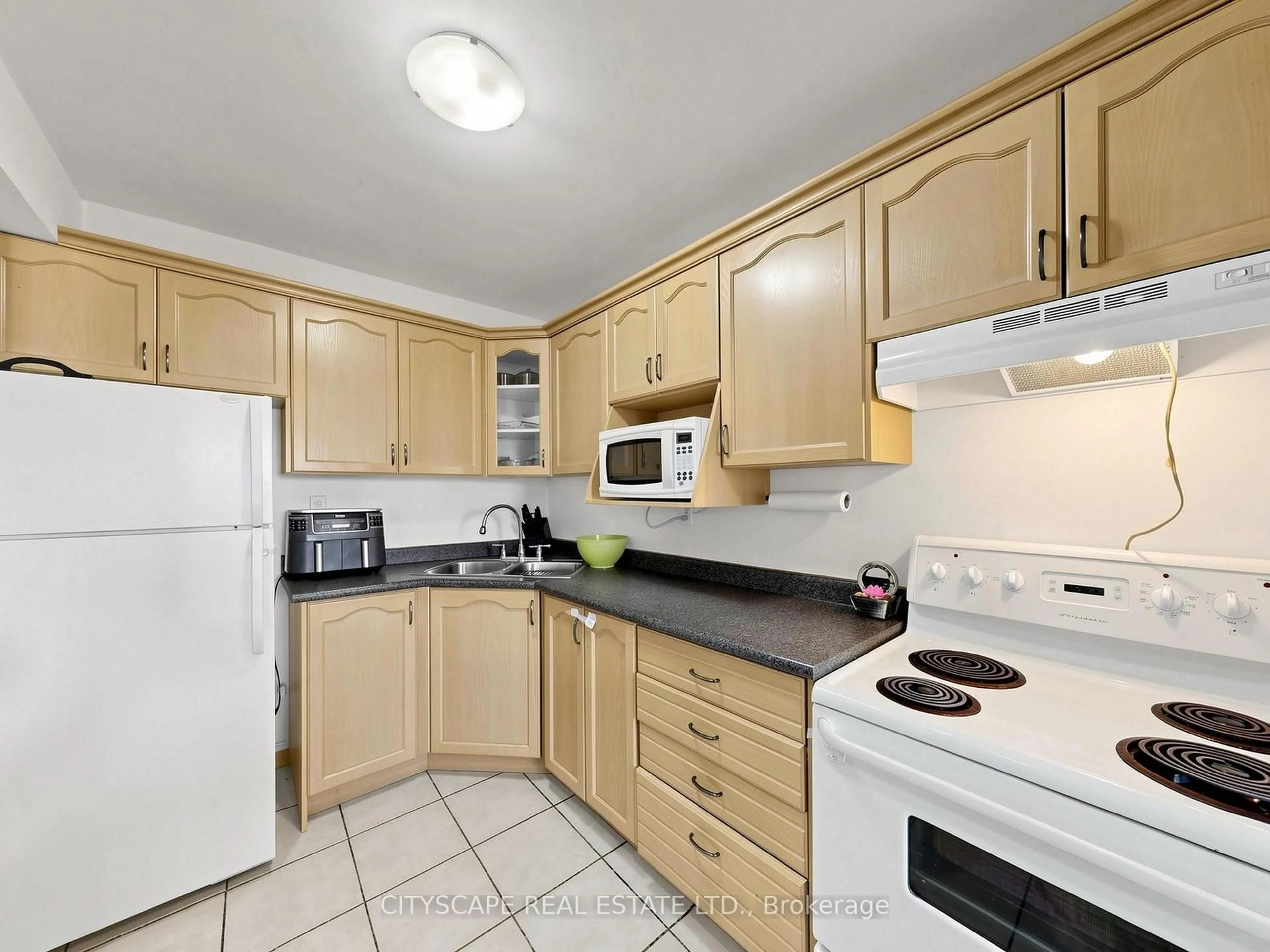 Standard kitchen, ceramic/tile floor for 851 Queenston Rd #708, Hamilton Ontario L8G 1B4