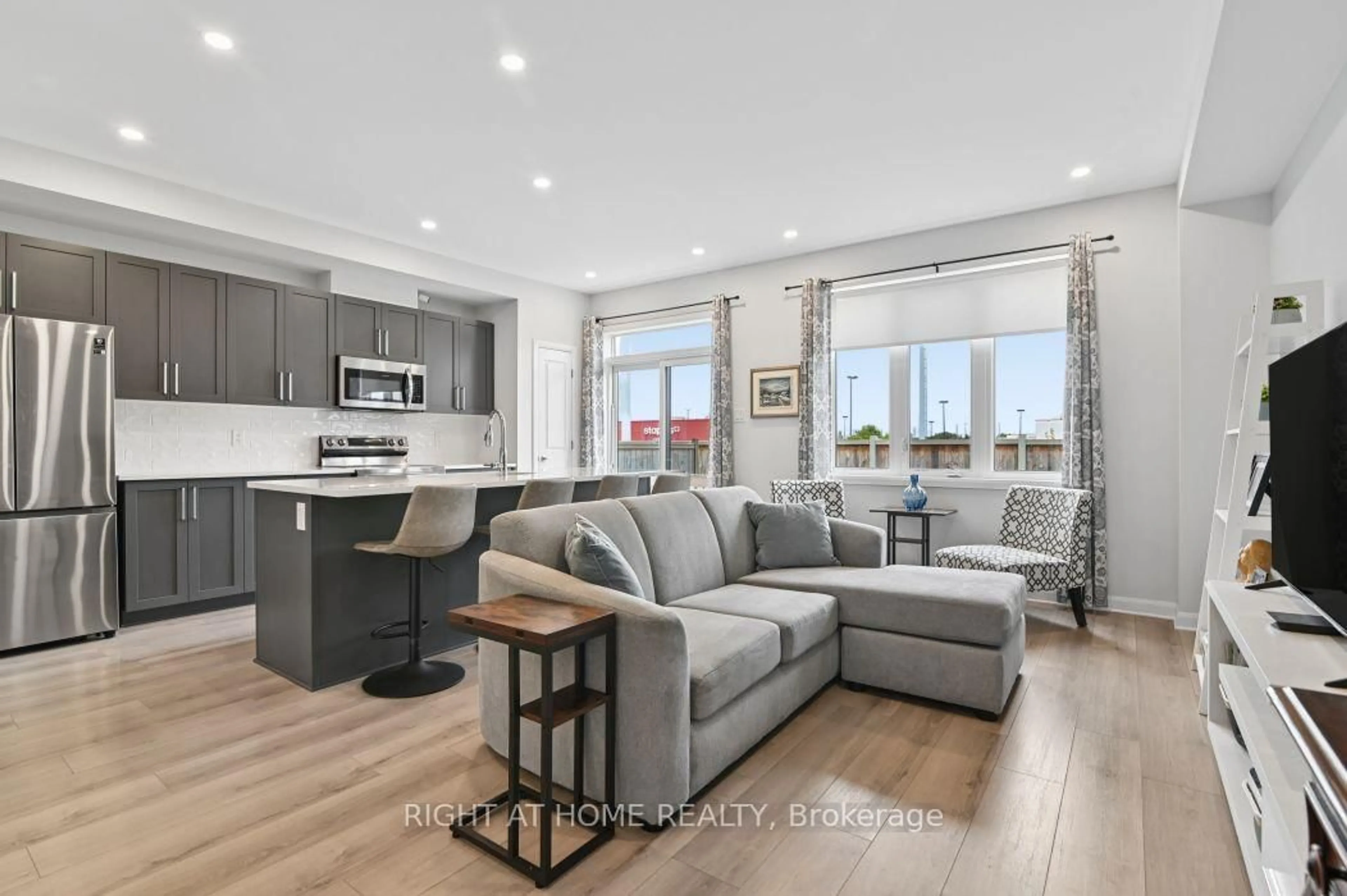Open concept kitchen, unknown for 512 Prominence Way, Orleans Ontario K4A 5L3