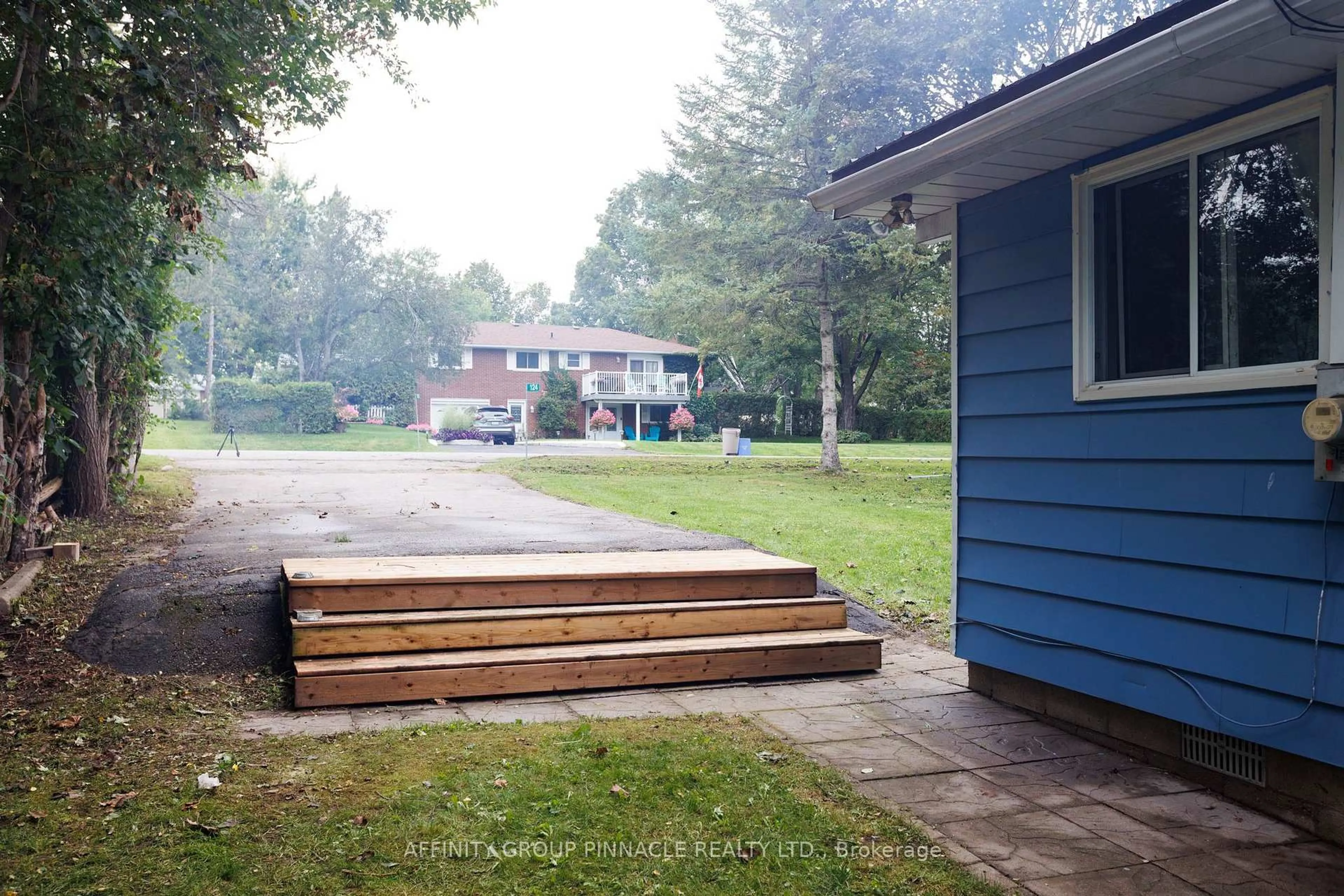 Patio, street for 124 Cameron Dr, Kawartha Lakes Ontario K0M 1G0