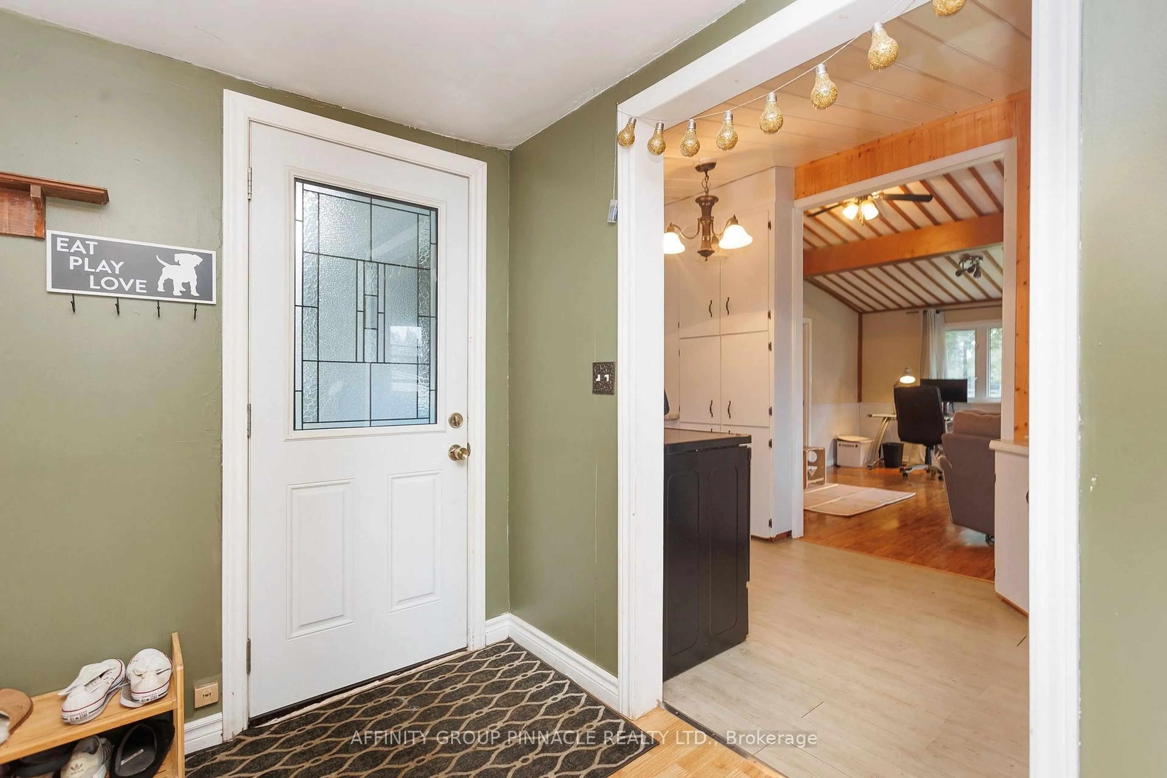 Indoor entryway for 124 Cameron Dr, Kawartha Lakes Ontario K0M 1G0
