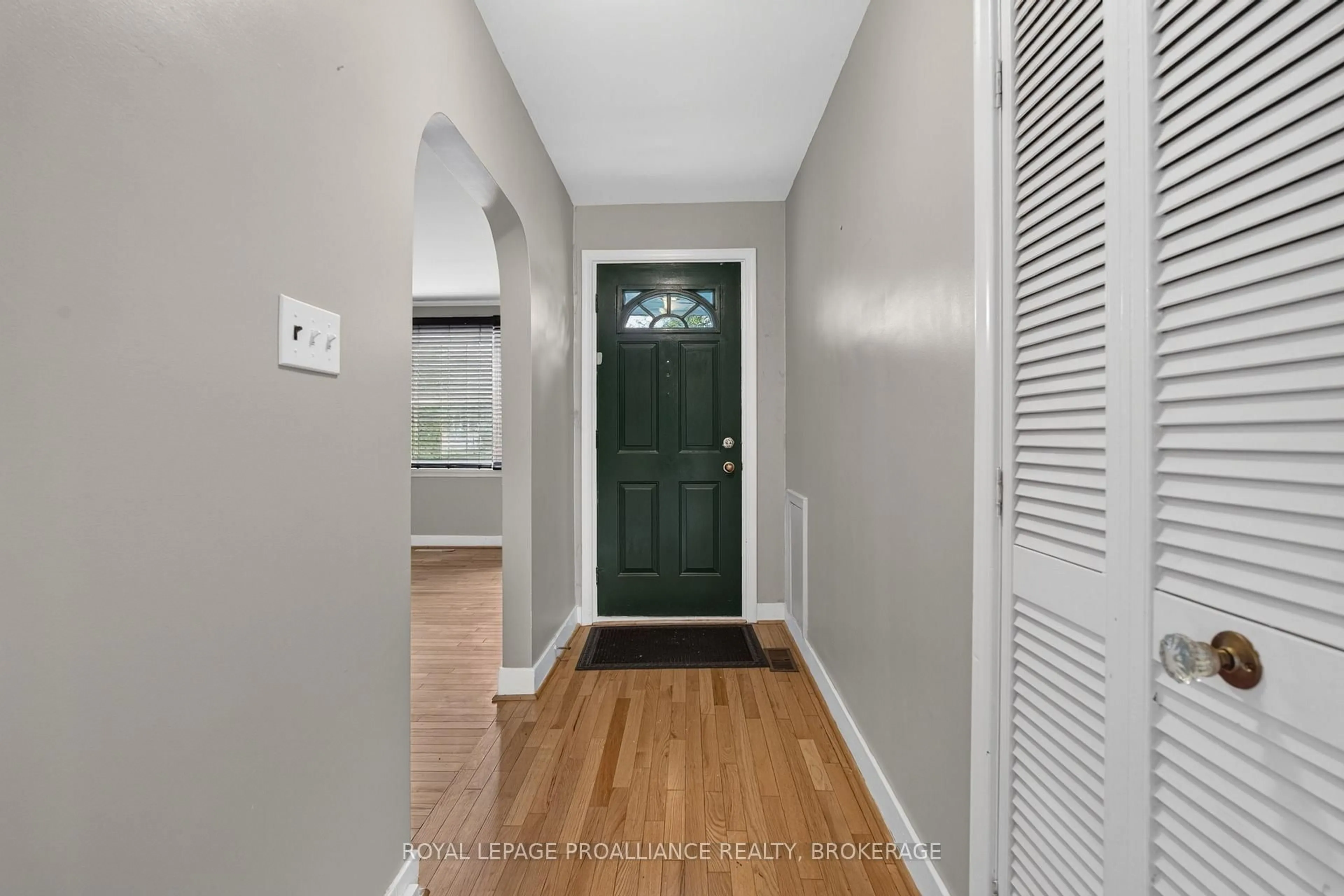 Indoor entryway for 364 Glengarry Rd, Kingston Ontario K7M 3K2