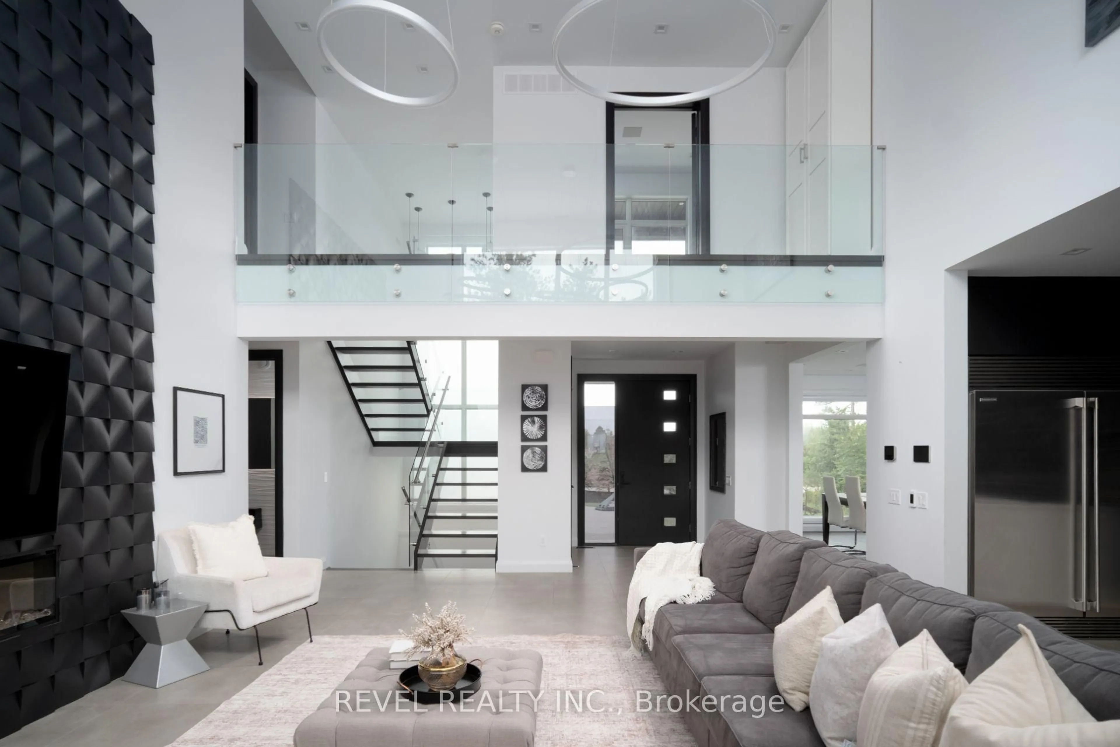 Indoor foyer for 7737 Wellington Rd 34, Puslinch Ontario N0B 2J0