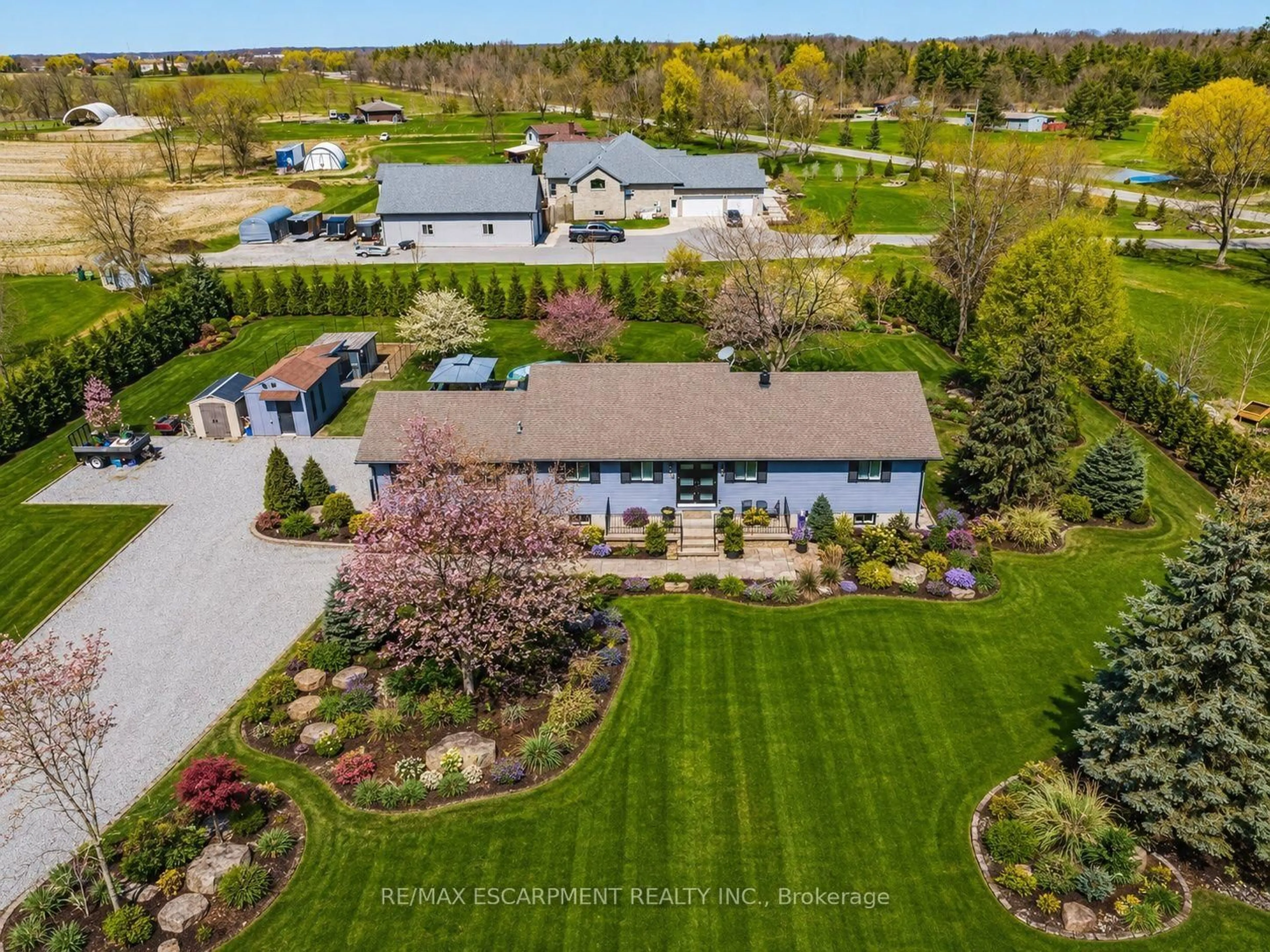 A pic from outside/outdoor area/front of a property/back of a property/a pic from drone, unknown for 1796 Penny Lane, West Lincoln Ontario L0R 1E0
