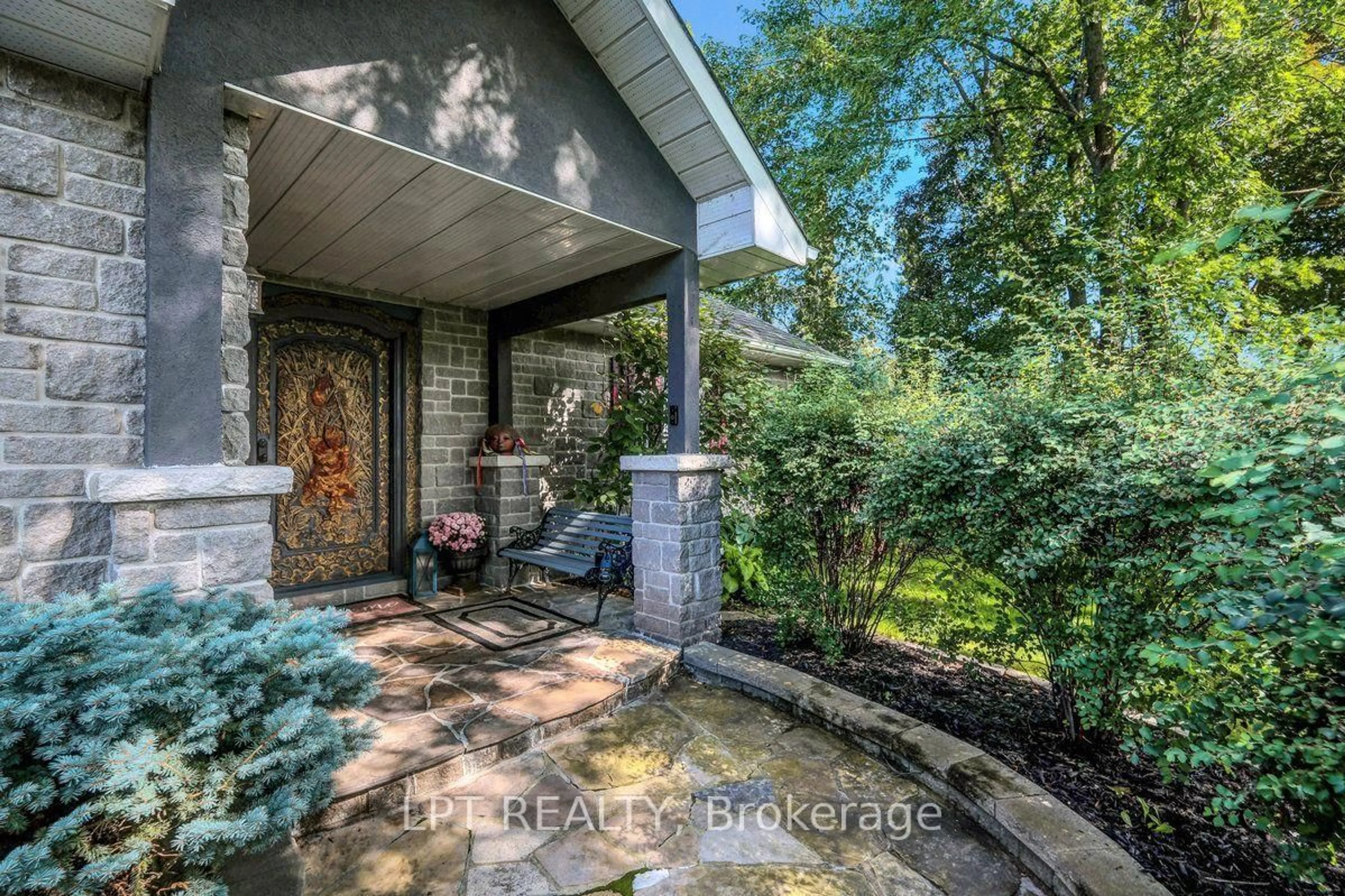 Indoor entryway for 5791 Kelly Marie Dr, Manotick Ontario K4M 1B3