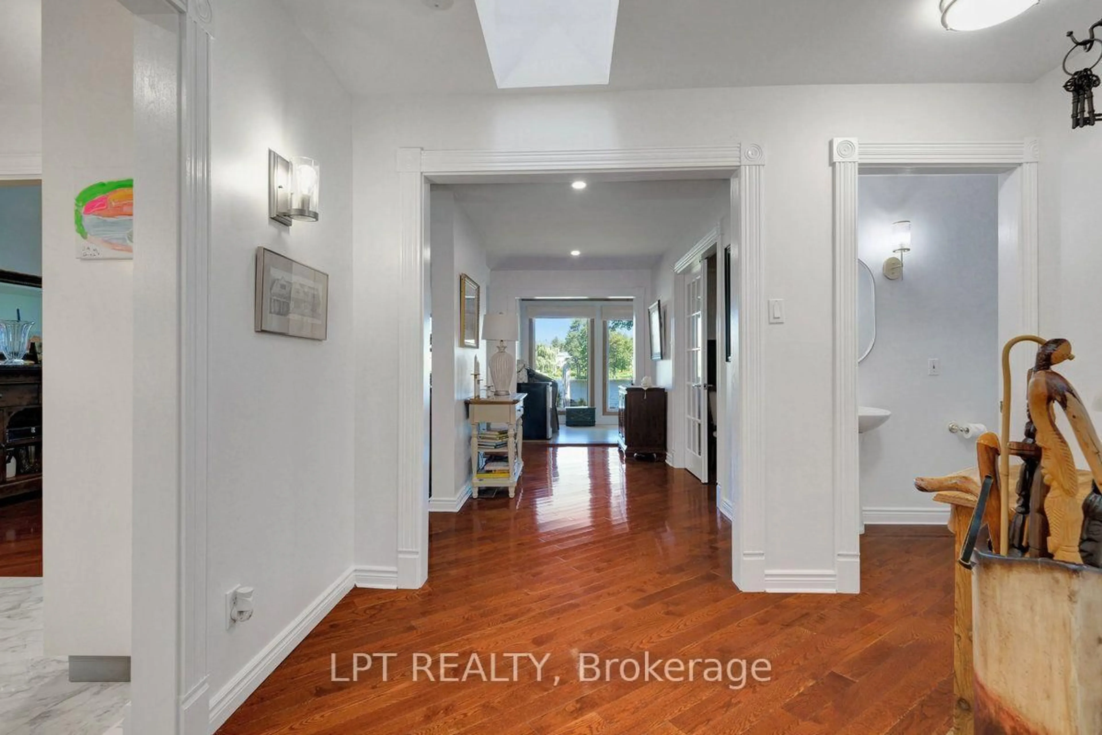Indoor entryway for 5791 Kelly Marie Dr, Manotick Ontario K4M 1B3