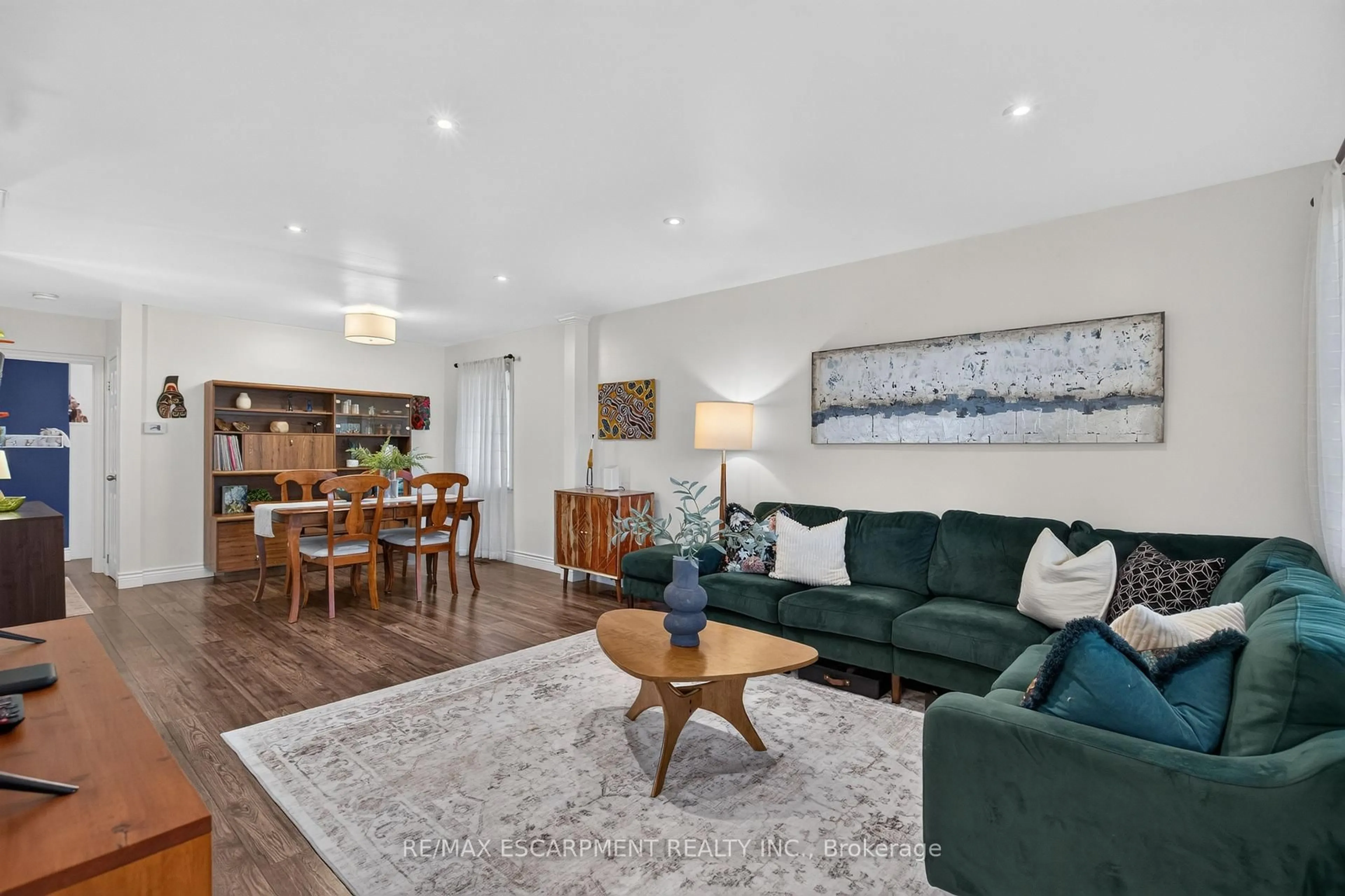 Living room with furniture, wood/laminate floor for 24 Castlefield Dr, Hamilton Ontario L8T 3R2