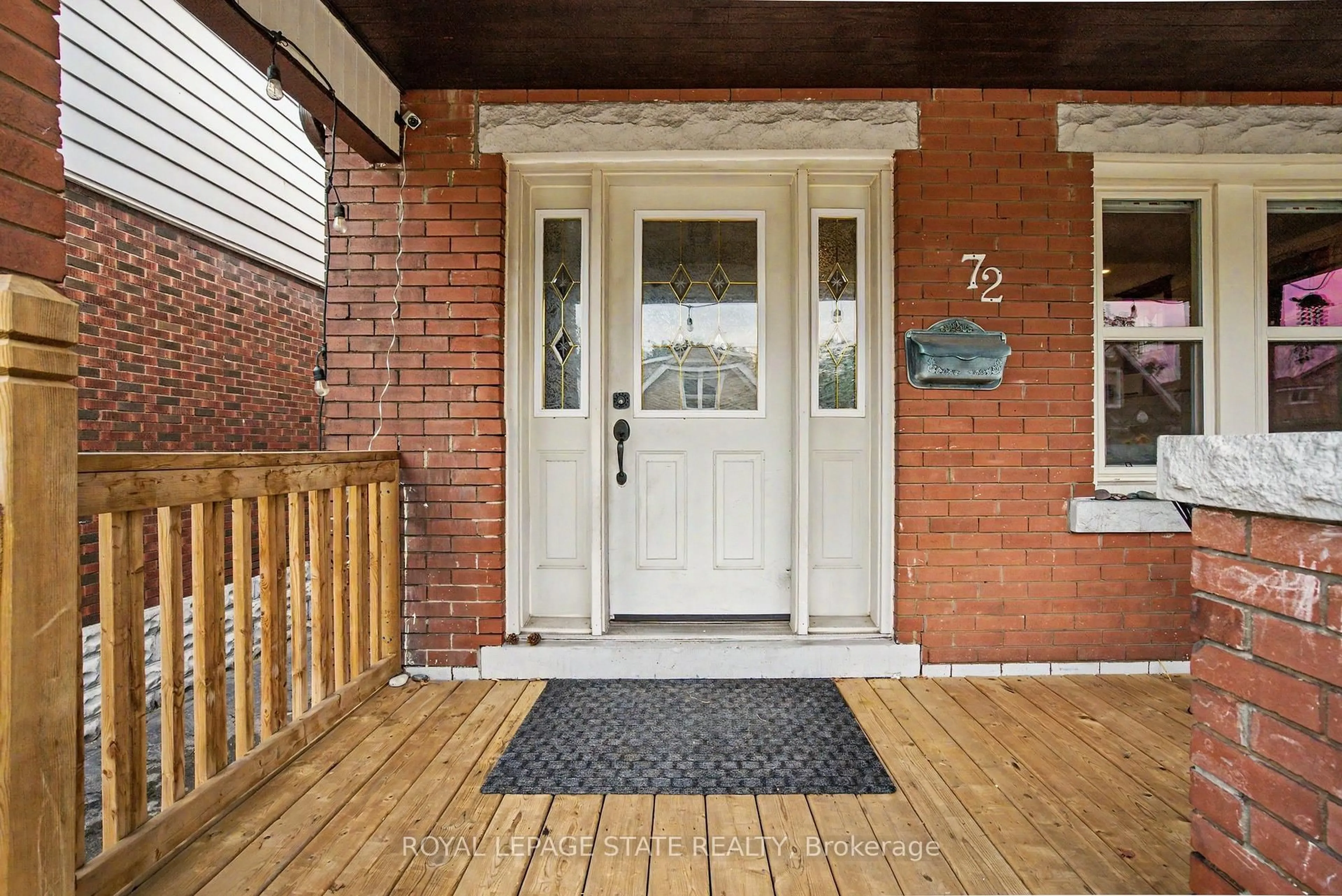 Indoor entryway for 72 Garside Ave, Hamilton Ontario L8H 4W3