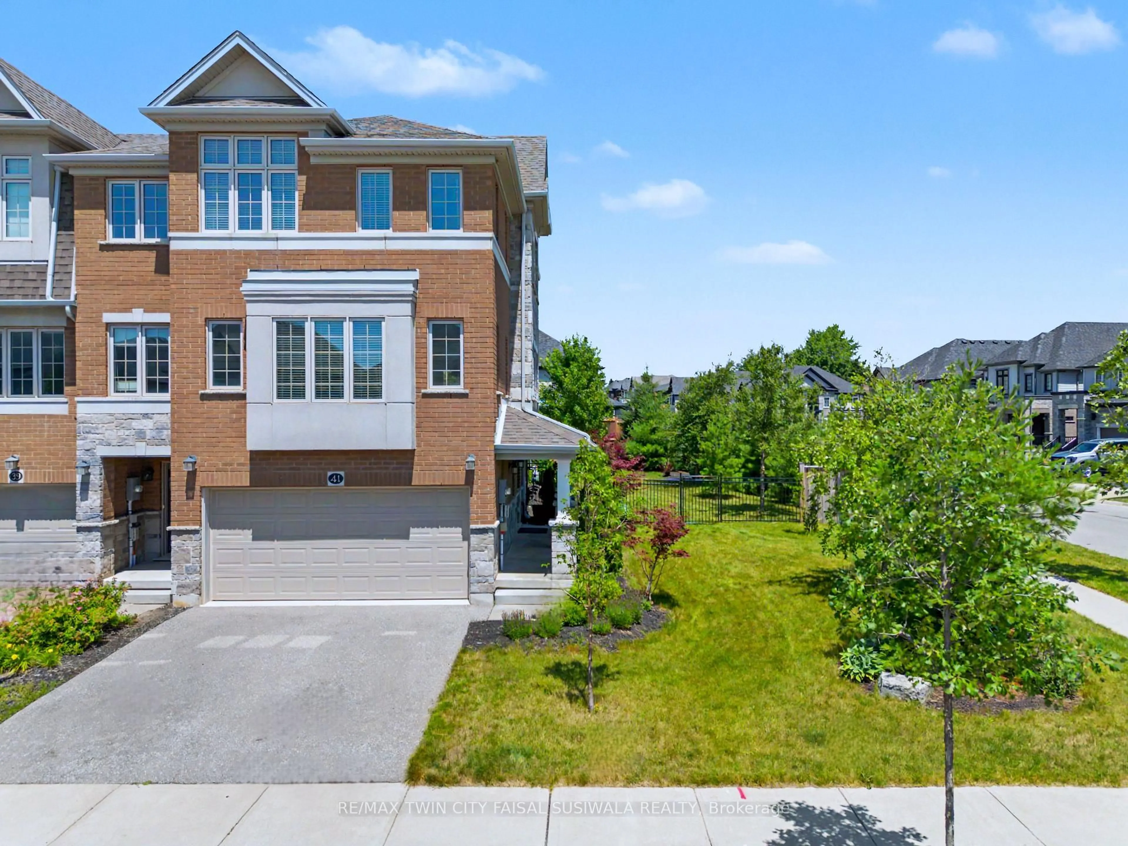 A pic from outside/outdoor area/front of a property/back of a property/a pic from drone, street for 41 Sportsman Hill St, Kitchener Ontario N2P 0J4
