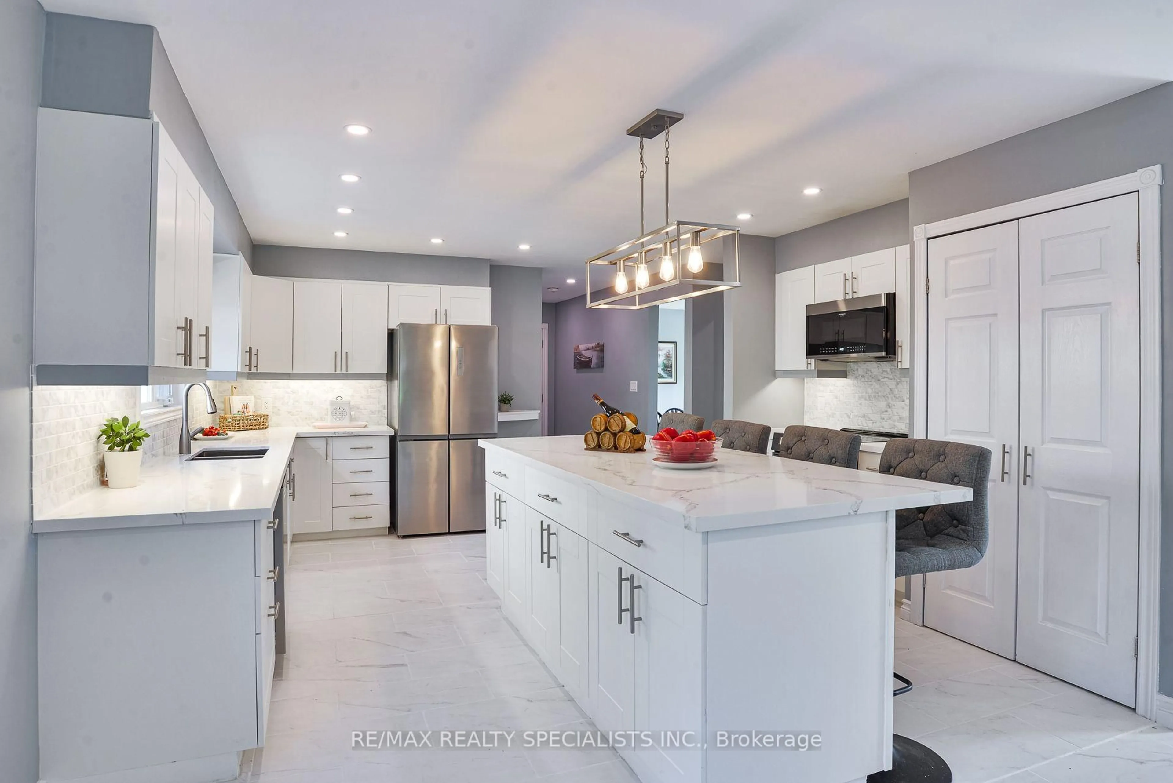 Contemporary kitchen, ceramic/tile floor for 15 Lankin Ave, Bracebridge Ontario P1L 1Y4