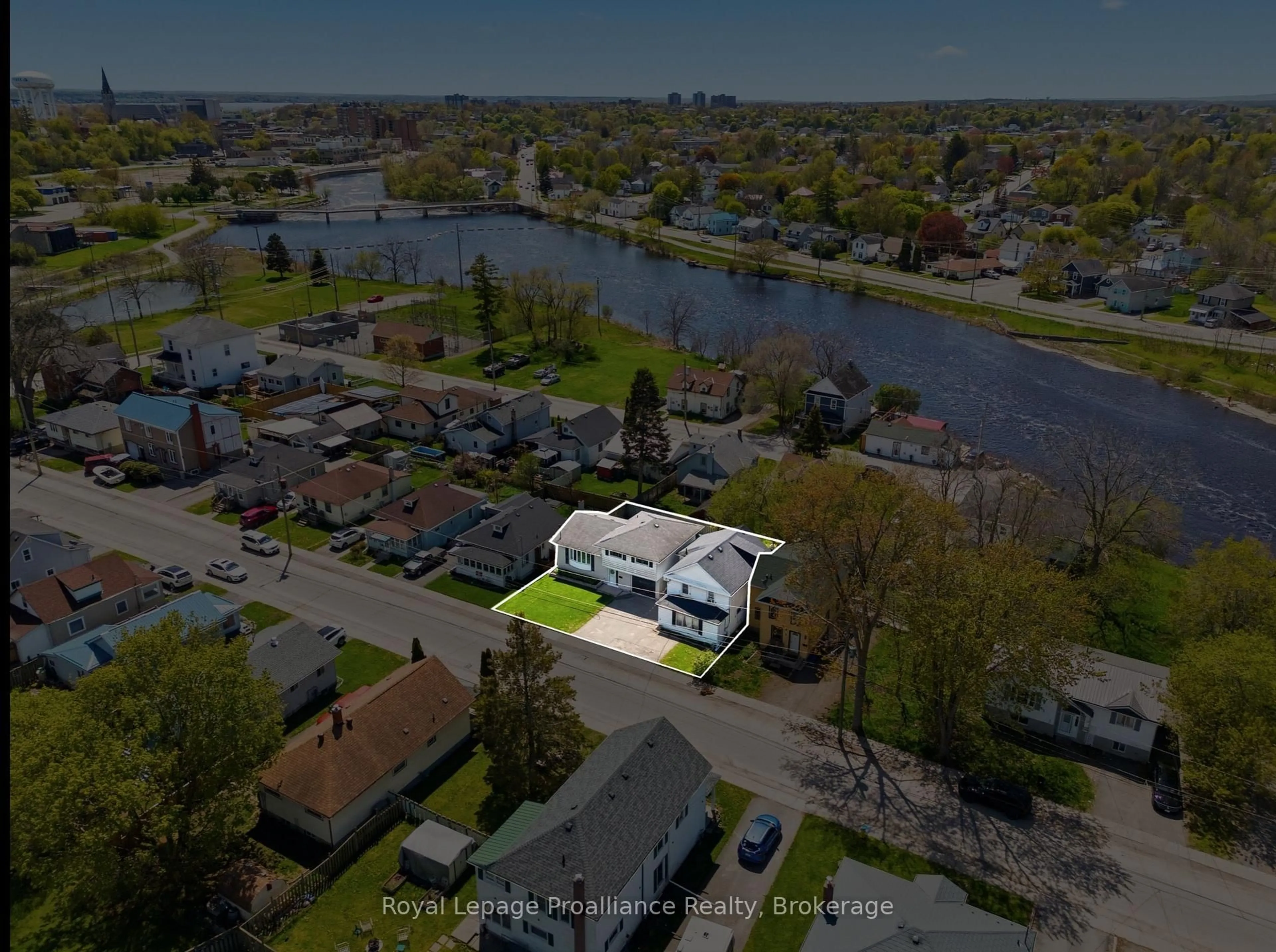 A pic from outside/outdoor area/front of a property/back of a property/a pic from drone, water/lake/river/ocean view for 26 Johnson St, Belleville Ontario K8N 4T3