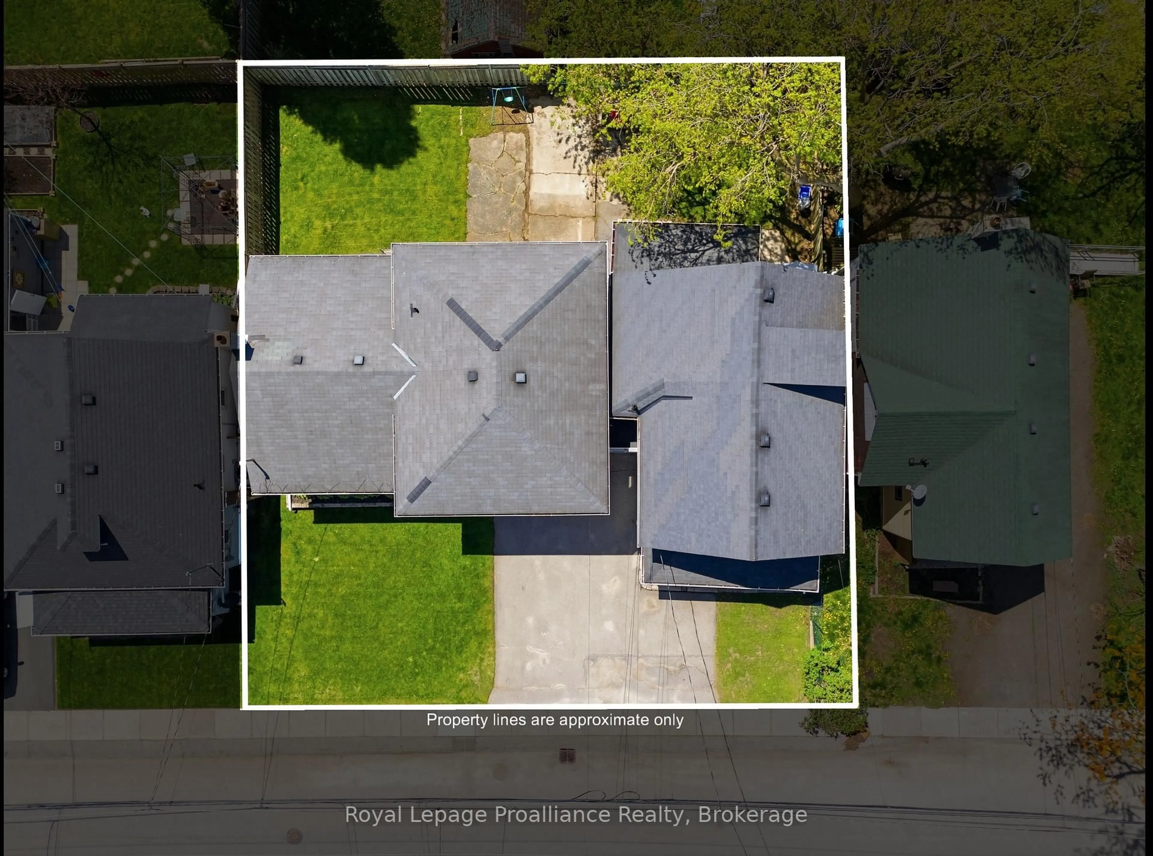A pic from outside/outdoor area/front of a property/back of a property/a pic from drone, street for 26 Johnson St, Belleville Ontario K8N 4T3