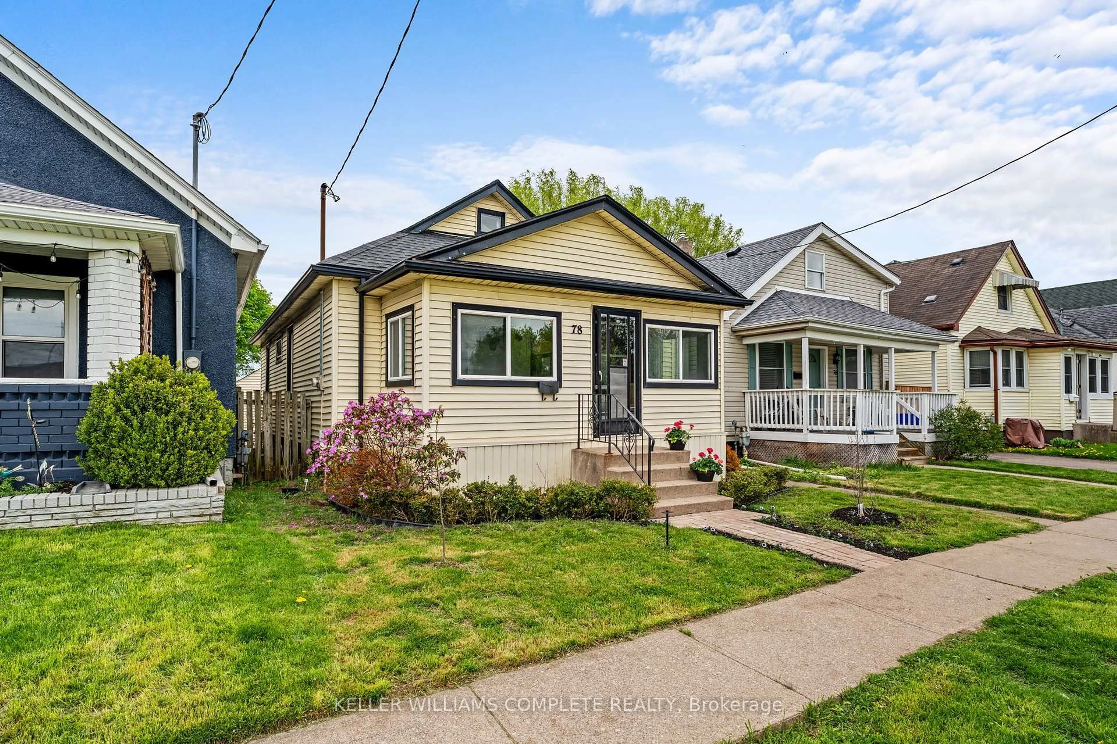 Home with vinyl exterior material, street for 78 Haynes Ave, St. Catharines Ontario L2R 3Z3