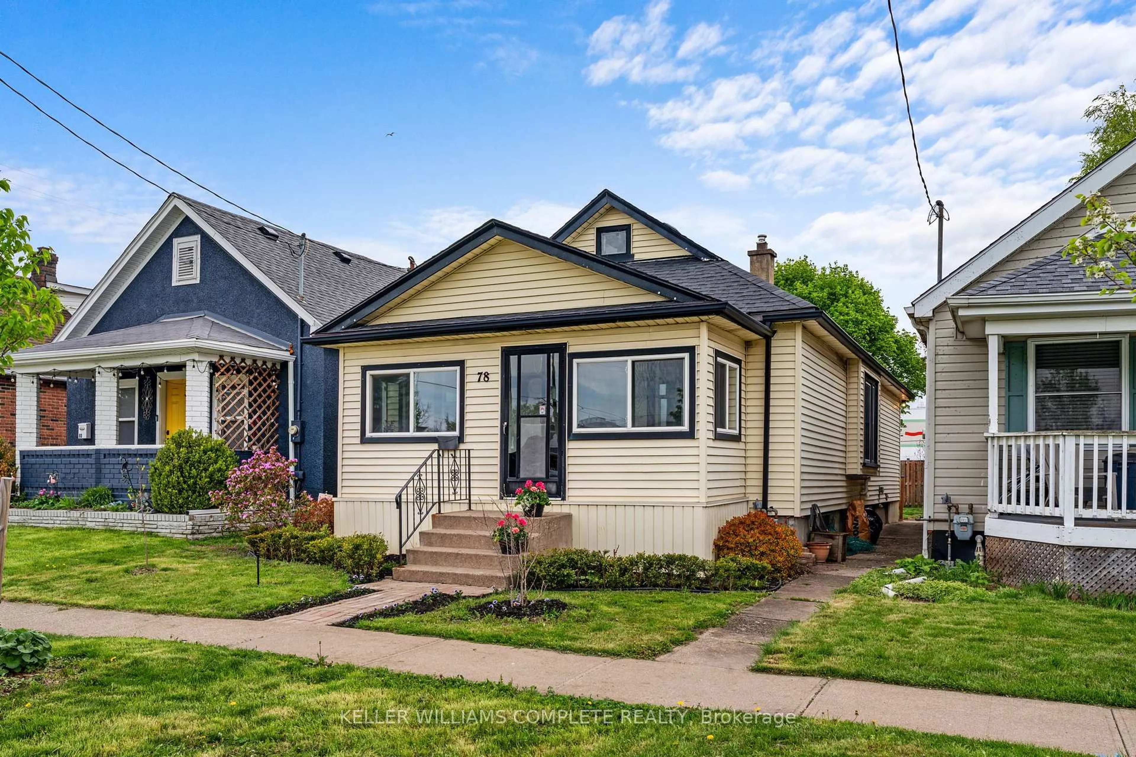 Home with vinyl exterior material, street for 78 Haynes Ave, St. Catharines Ontario L2R 3Z3