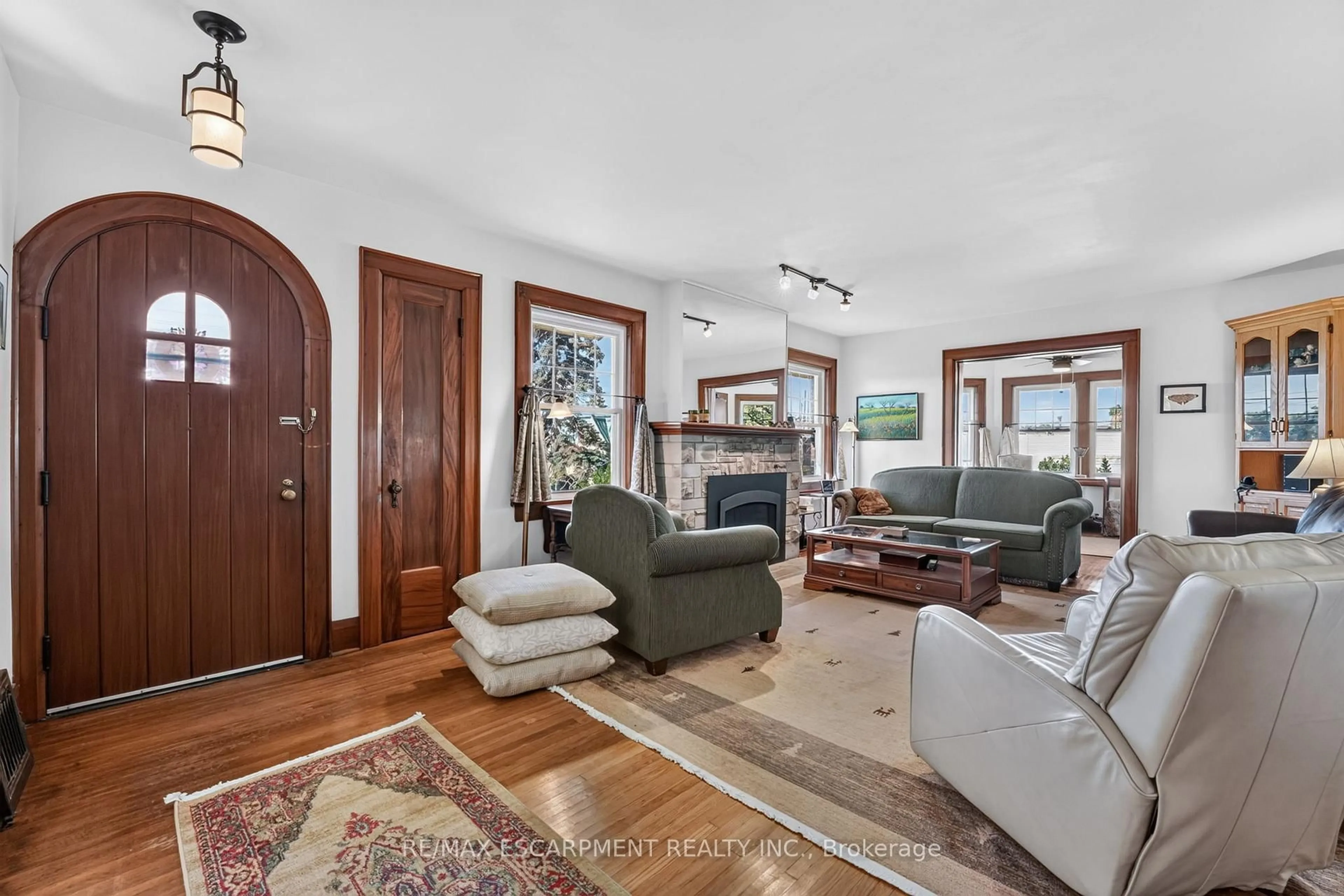 Living room with furniture, unknown for 1210 Garrison Rd, Fort Erie Ontario L2A 1P1