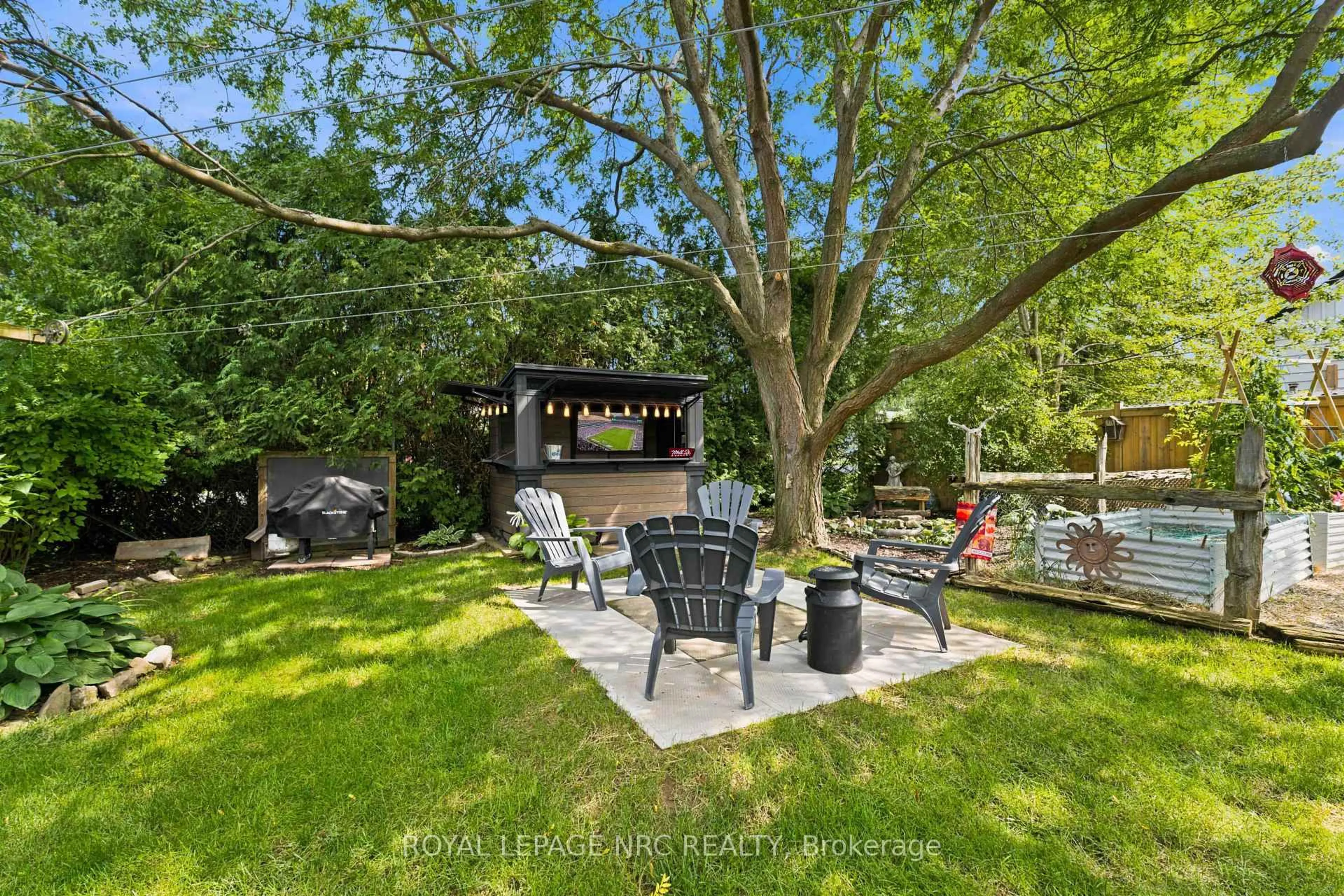 Patio, street for 3302 Vine St, Lincoln Ontario L0R 2C0