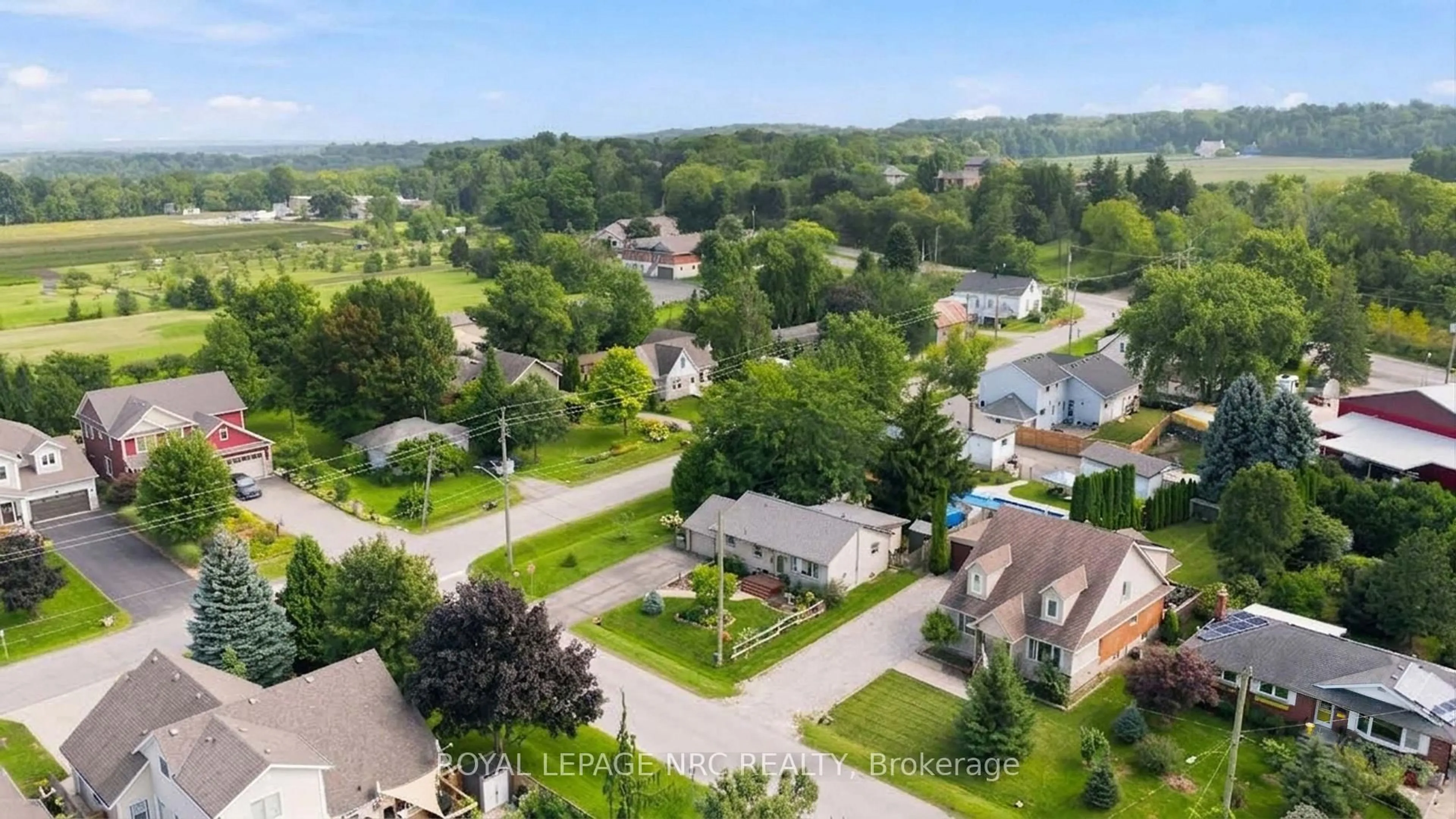 A pic from outside/outdoor area/front of a property/back of a property/a pic from drone, water/lake/river/ocean view for 3302 Vine St, Lincoln Ontario L0R 2C0