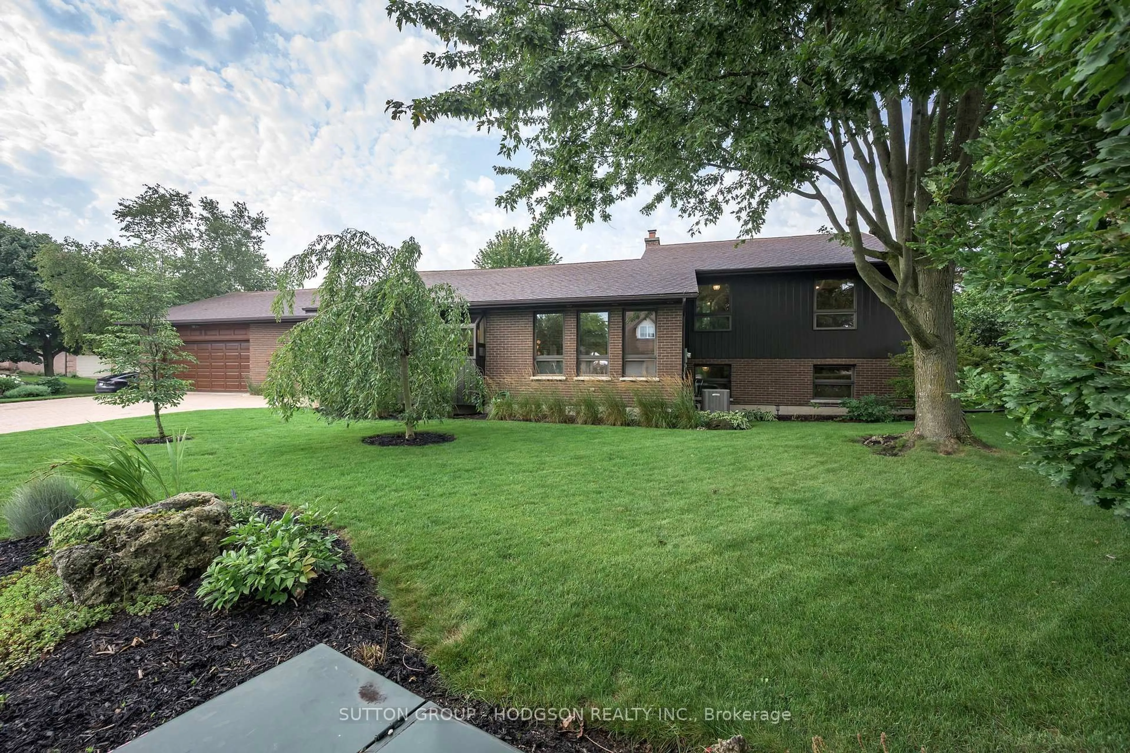 Home with brick exterior material, street for 86 Parks Edge Clse, London South Ontario N6K 3P8
