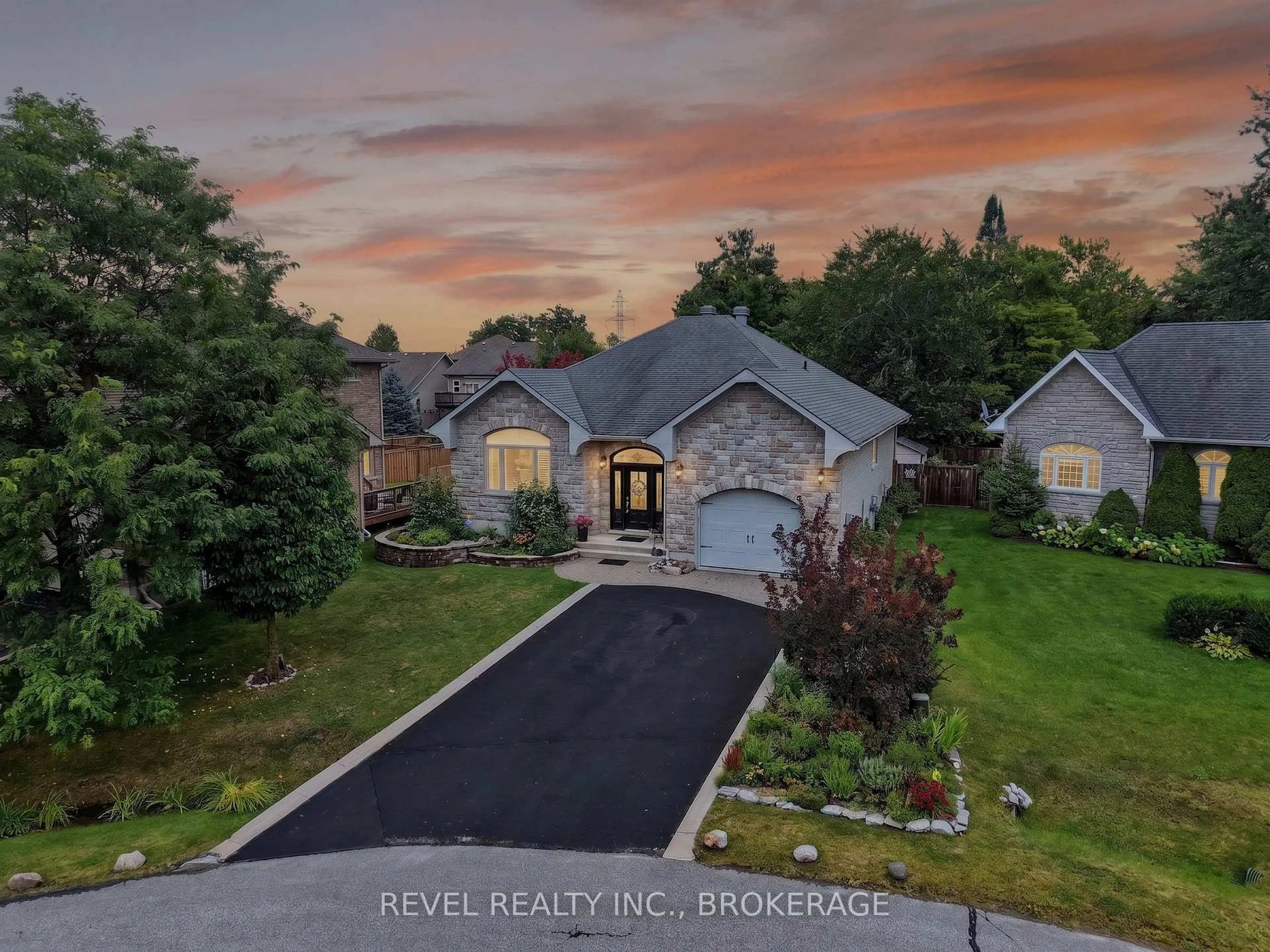 A pic from outside/outdoor area/front of a property/back of a property/a pic from drone, unknown for 1282 Matias Crt, Kingston Ontario K7P 0C3