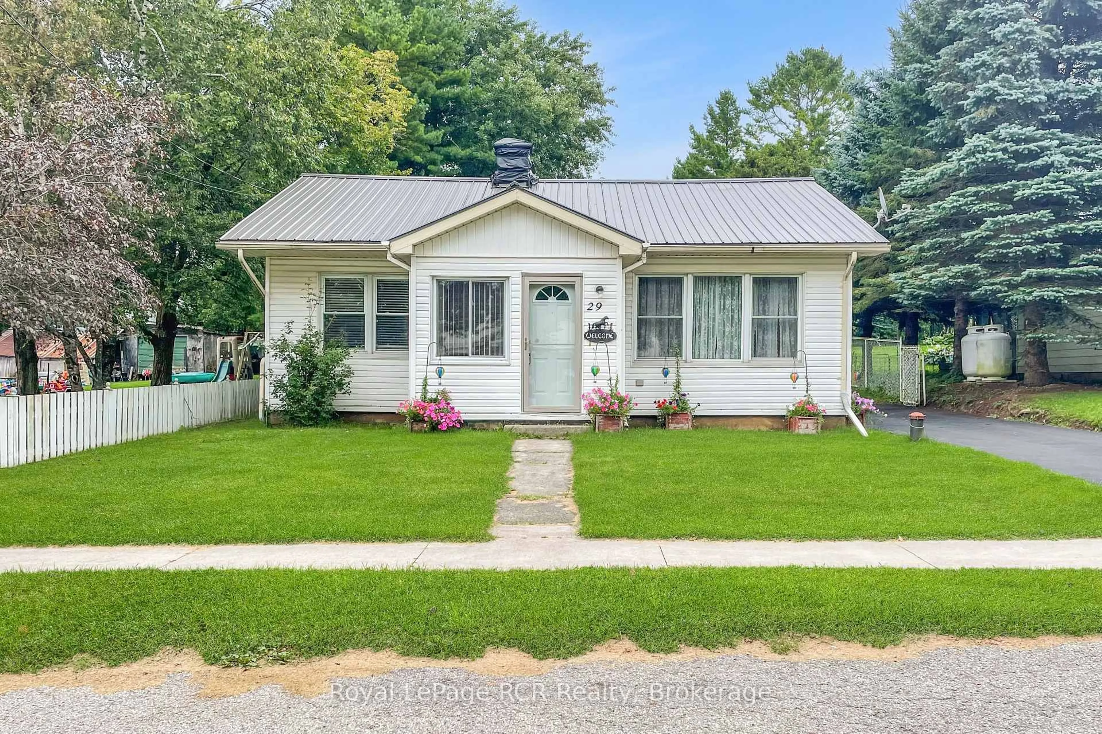 Home with vinyl exterior material, street for 29 Main St, West Grey Ontario N0G 1S0