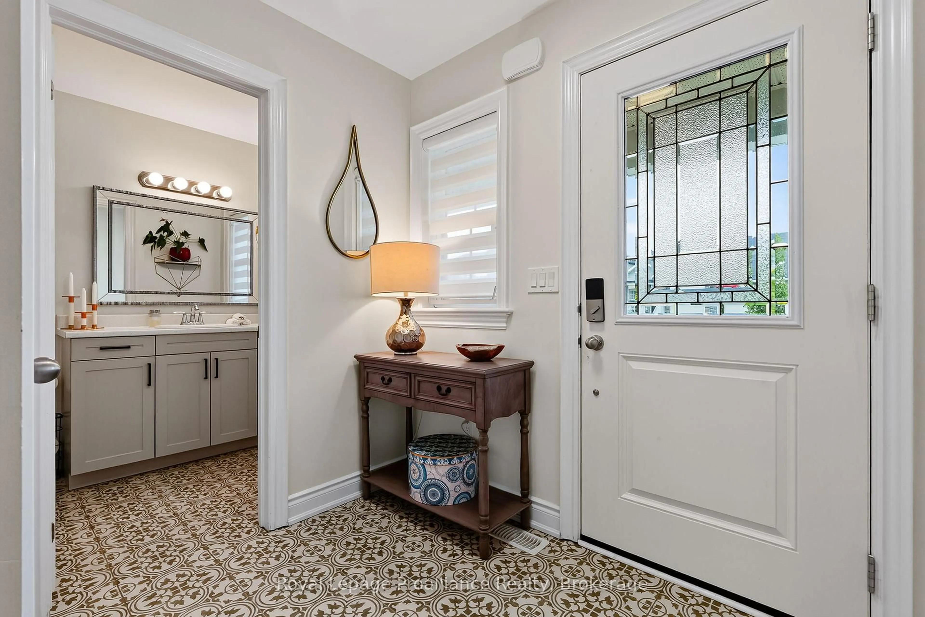 Indoor entryway for 492 Hayward St, Cobourg Ontario K9A 3N5