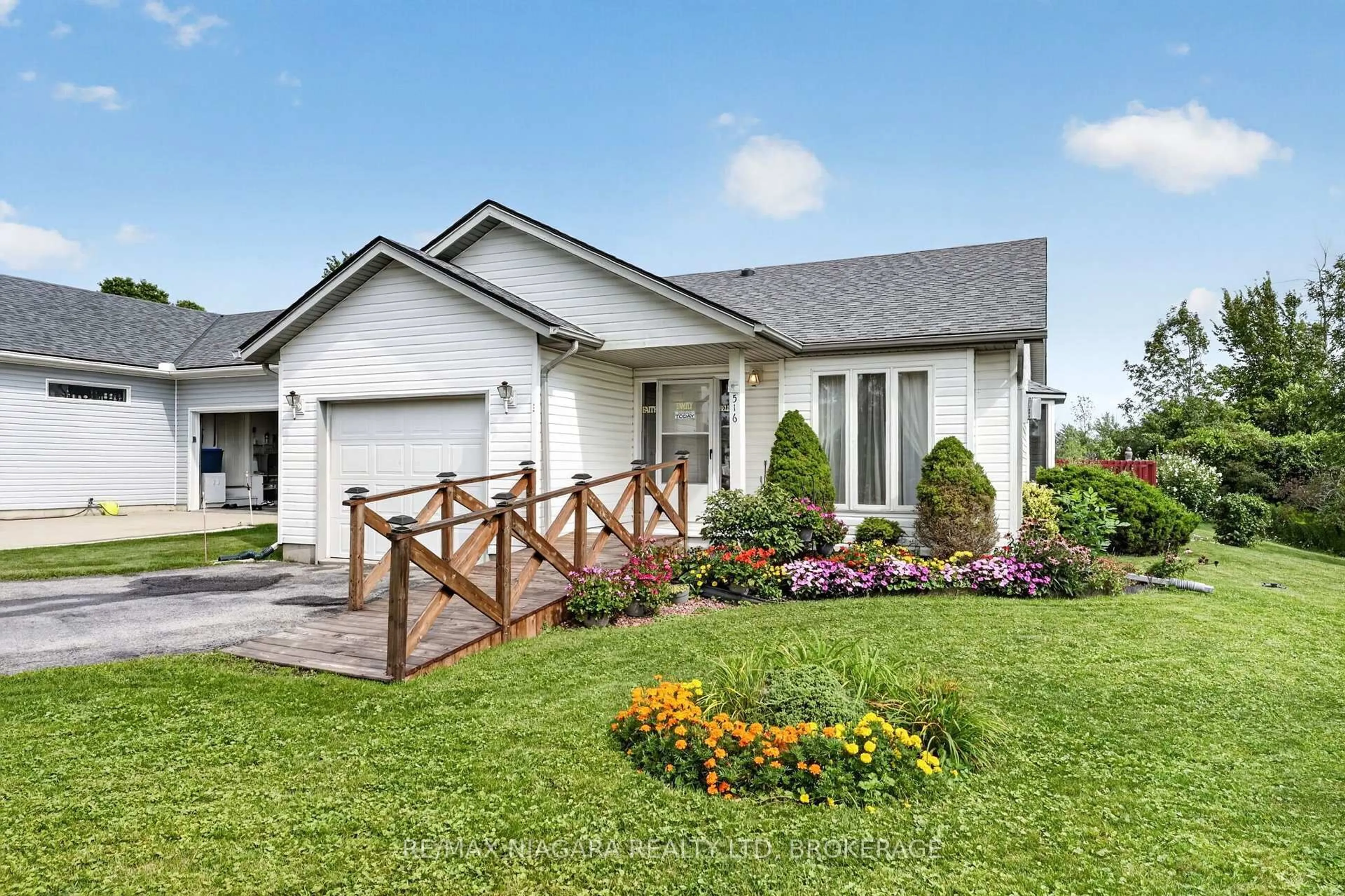Home with vinyl exterior material, unknown for 3033 Townline Rd #516, Fort Erie Ontario L0S 1S1