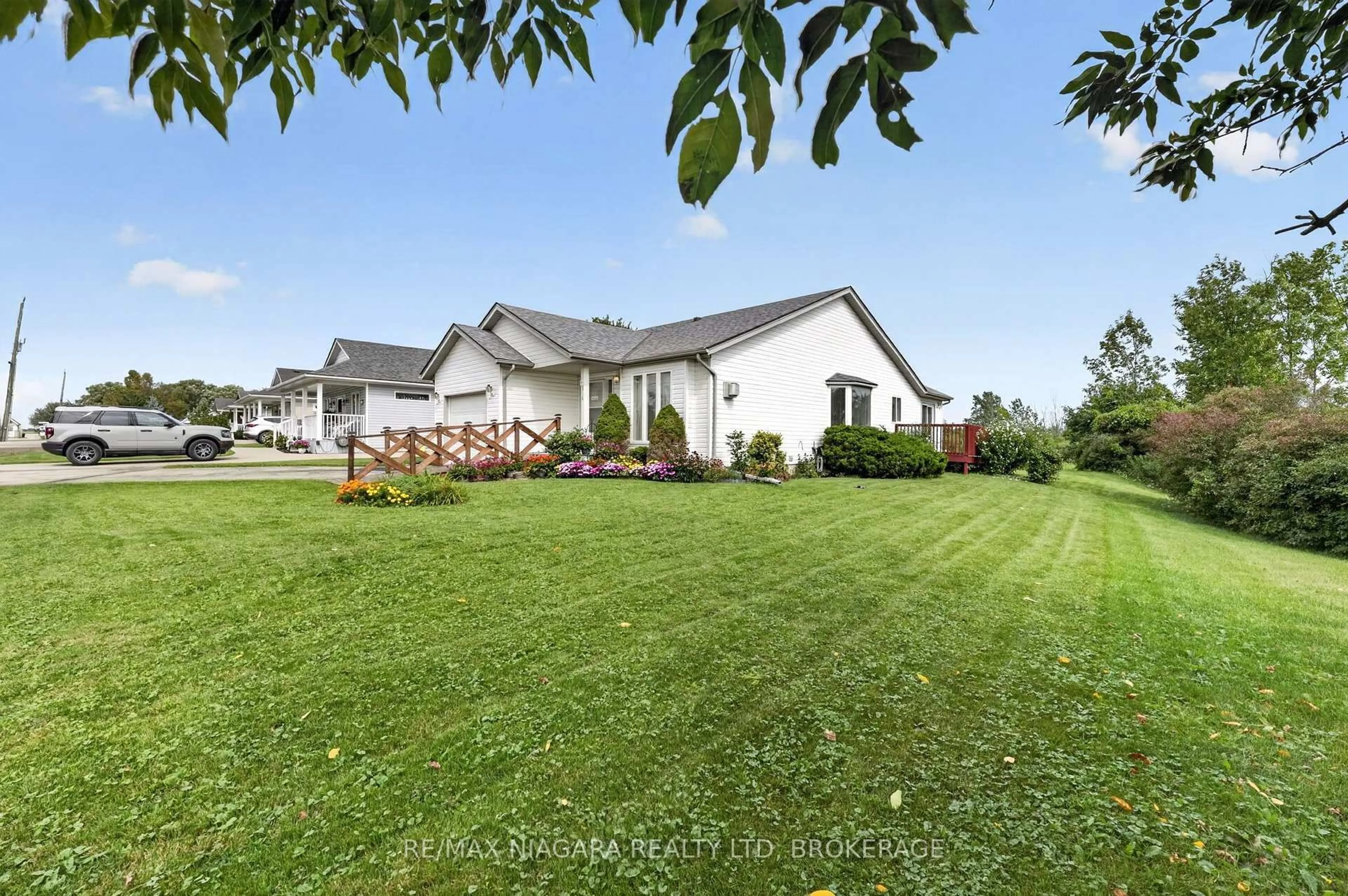 A pic from outside/outdoor area/front of a property/back of a property/a pic from drone, unknown for 3033 Townline Rd #516, Fort Erie Ontario L0S 1S1
