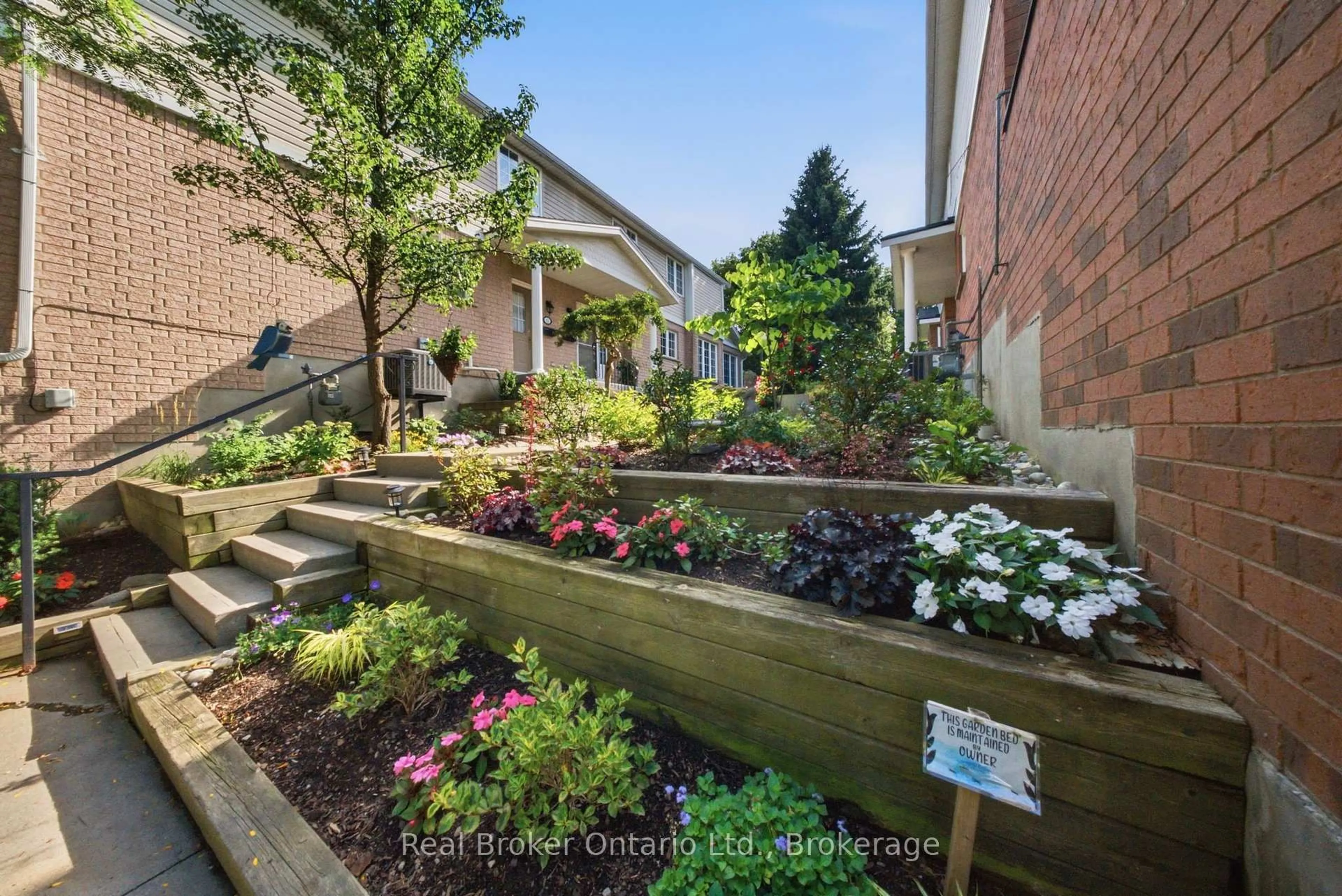Patio, street for 941 Gordon St #37, Guelph Ontario N1G 4R9