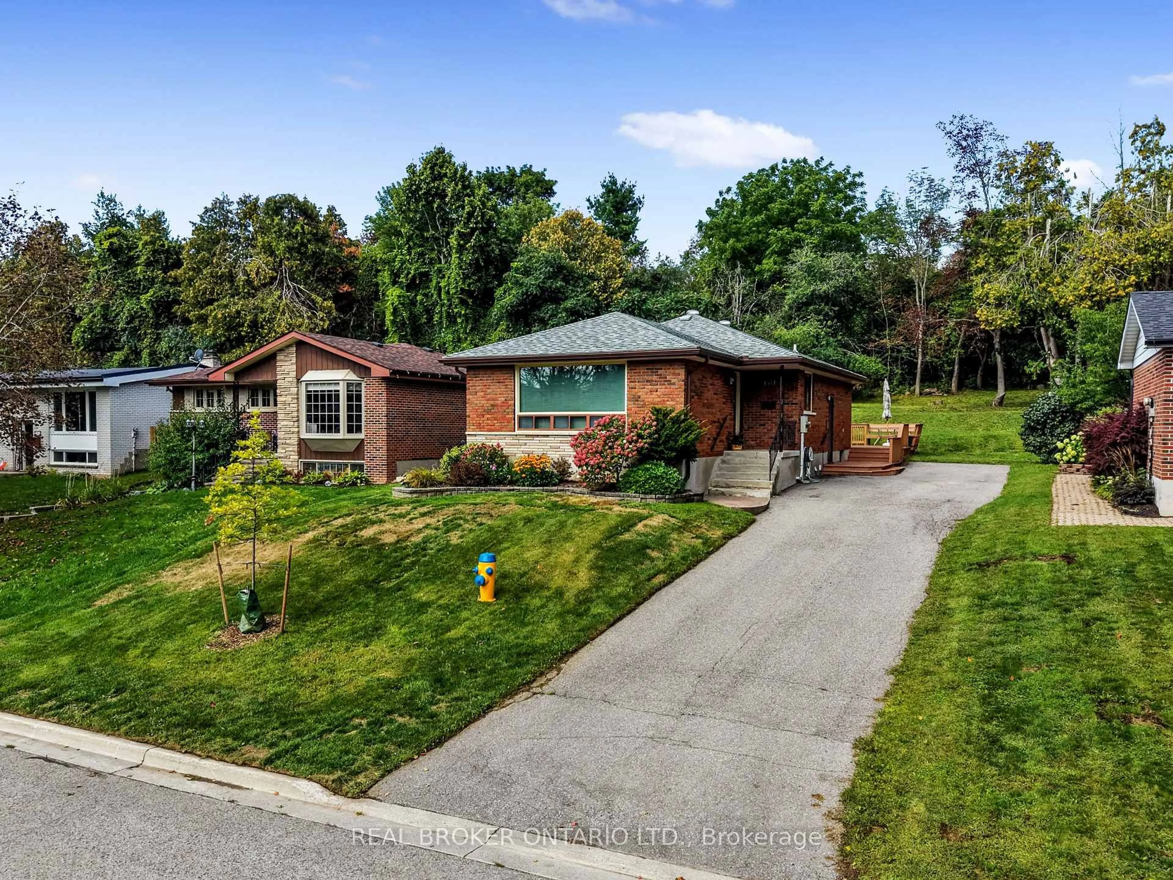 A pic from outside/outdoor area/front of a property/back of a property/a pic from drone, street for 1311 Edmison Dr, Peterborough Ontario K9H 6V2