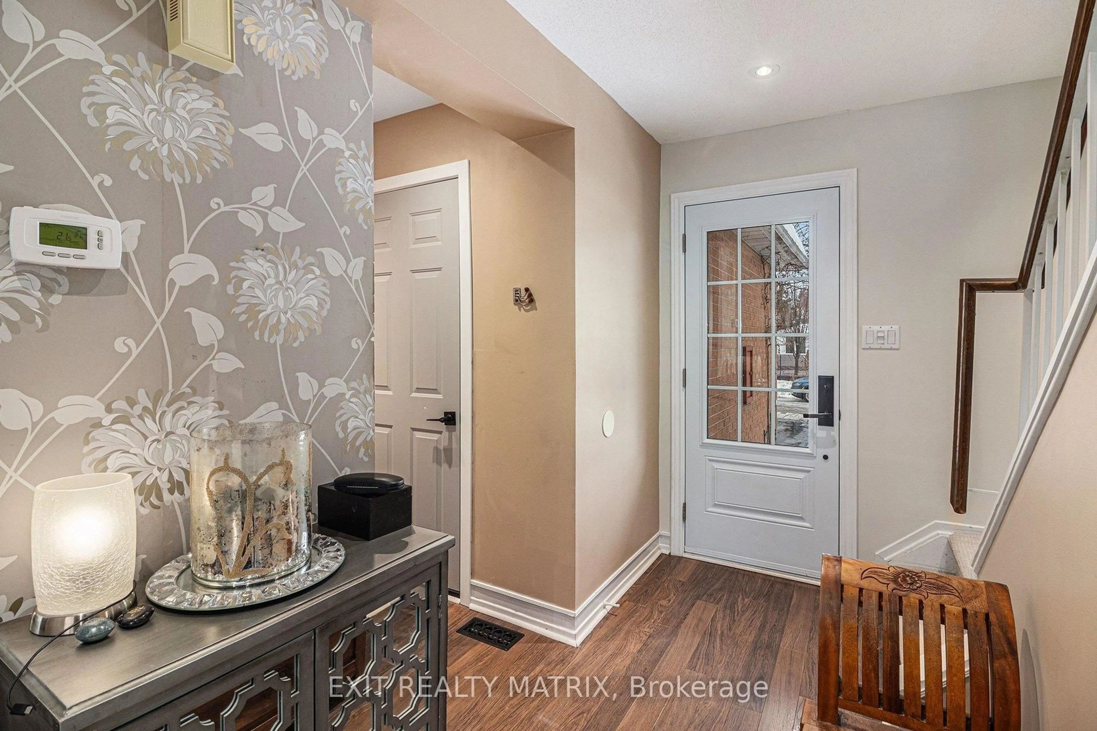 Indoor entryway for 813 Clearcrest Cres, Ottawa Ontario K4A 3E8