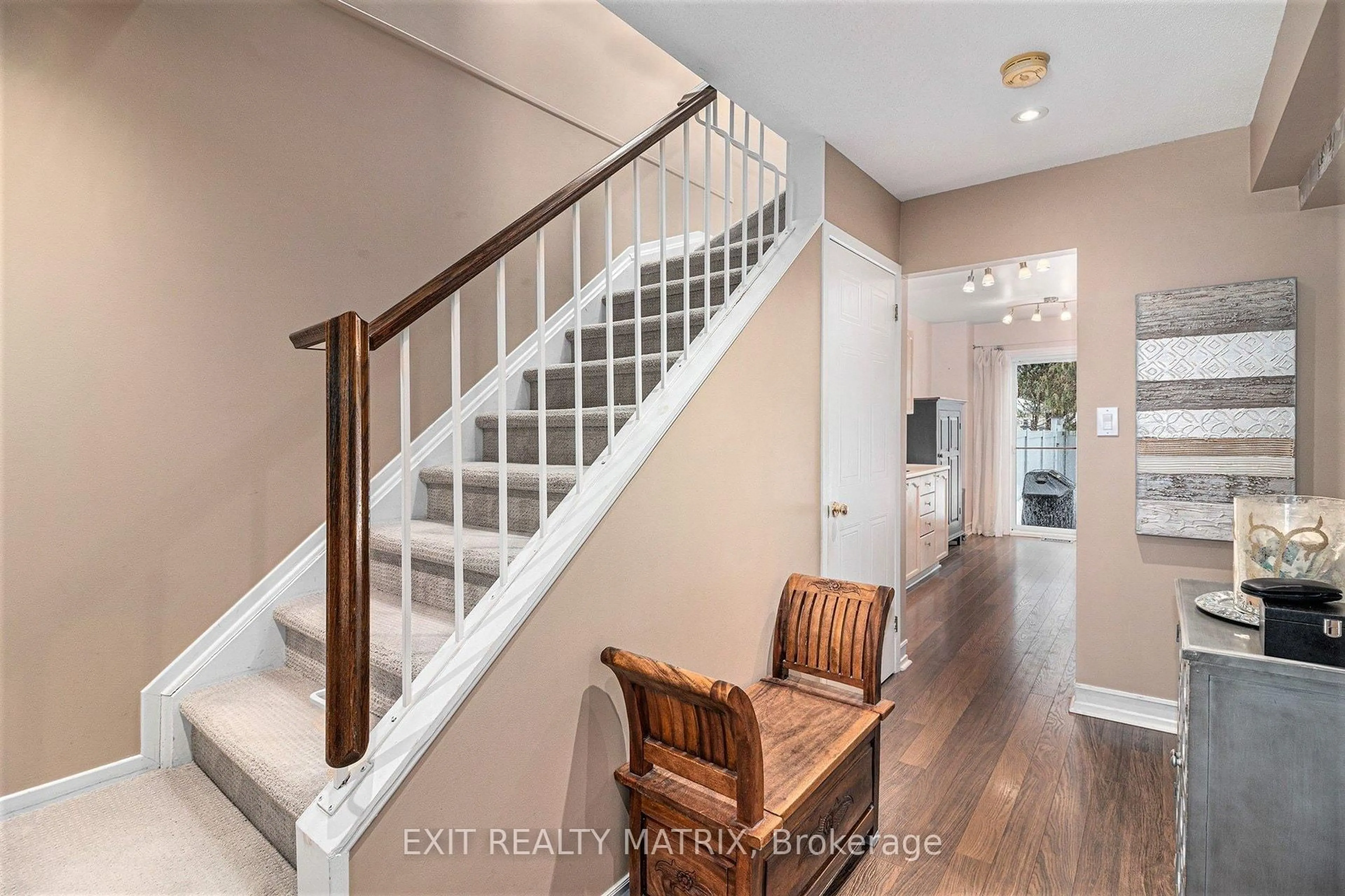 Indoor entryway for 813 Clearcrest Cres, Ottawa Ontario K4A 3E8