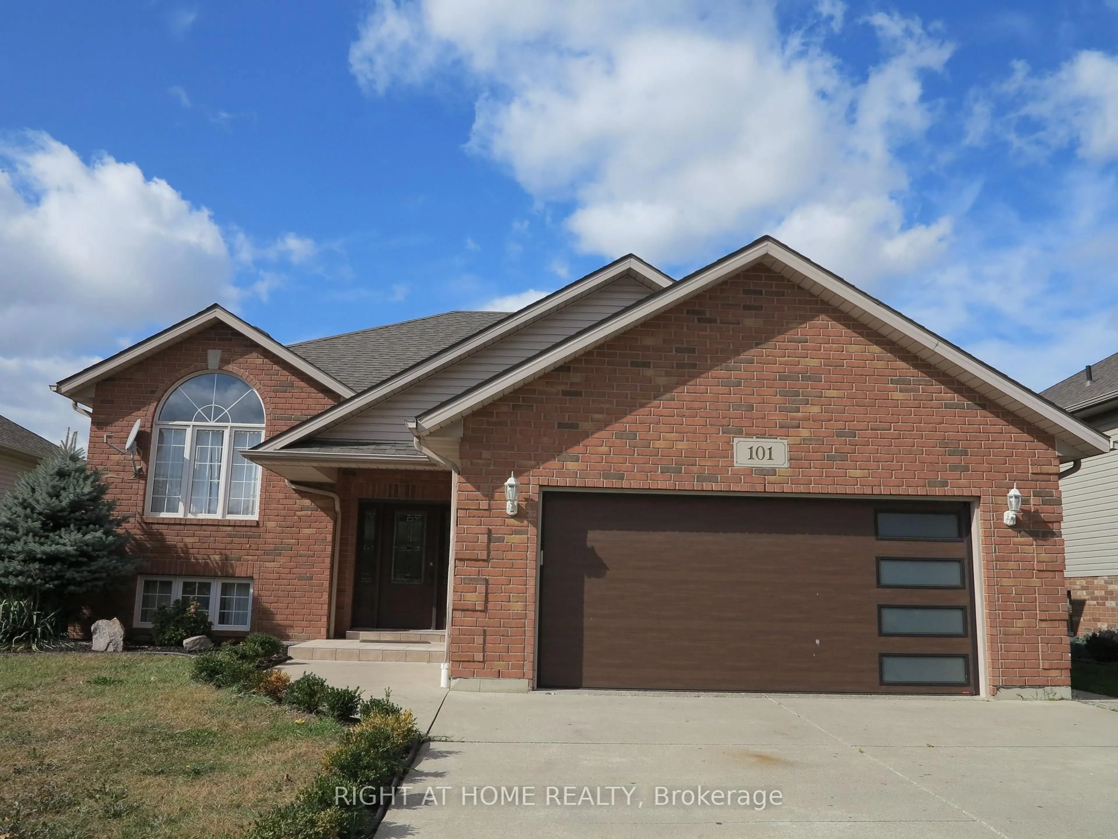 Home with brick exterior material, street for 101 JOANNE Crt, Leamington Ontario N8H 5N7